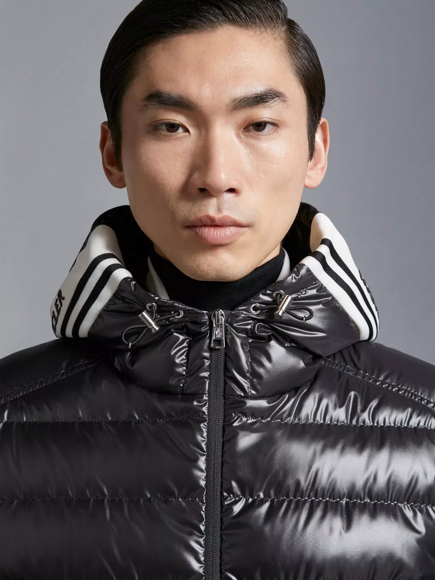 MONCLER - Cornour Daunenjacke mit Kapuze Schwarz – Black