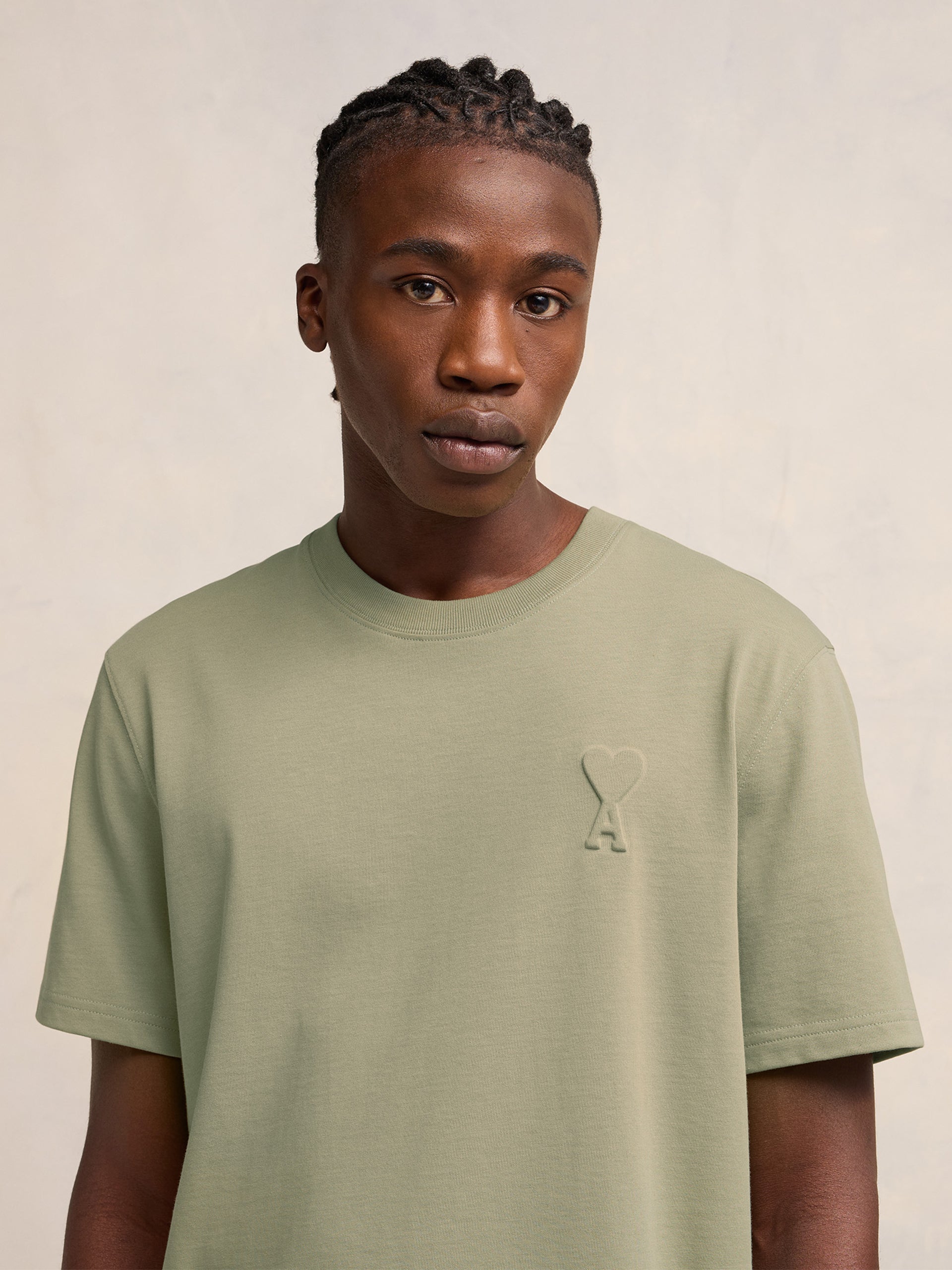 AMI PARIS - T-Shirt Ami De Coeur mit Logo-Prägung Salbeigrün – Sage green