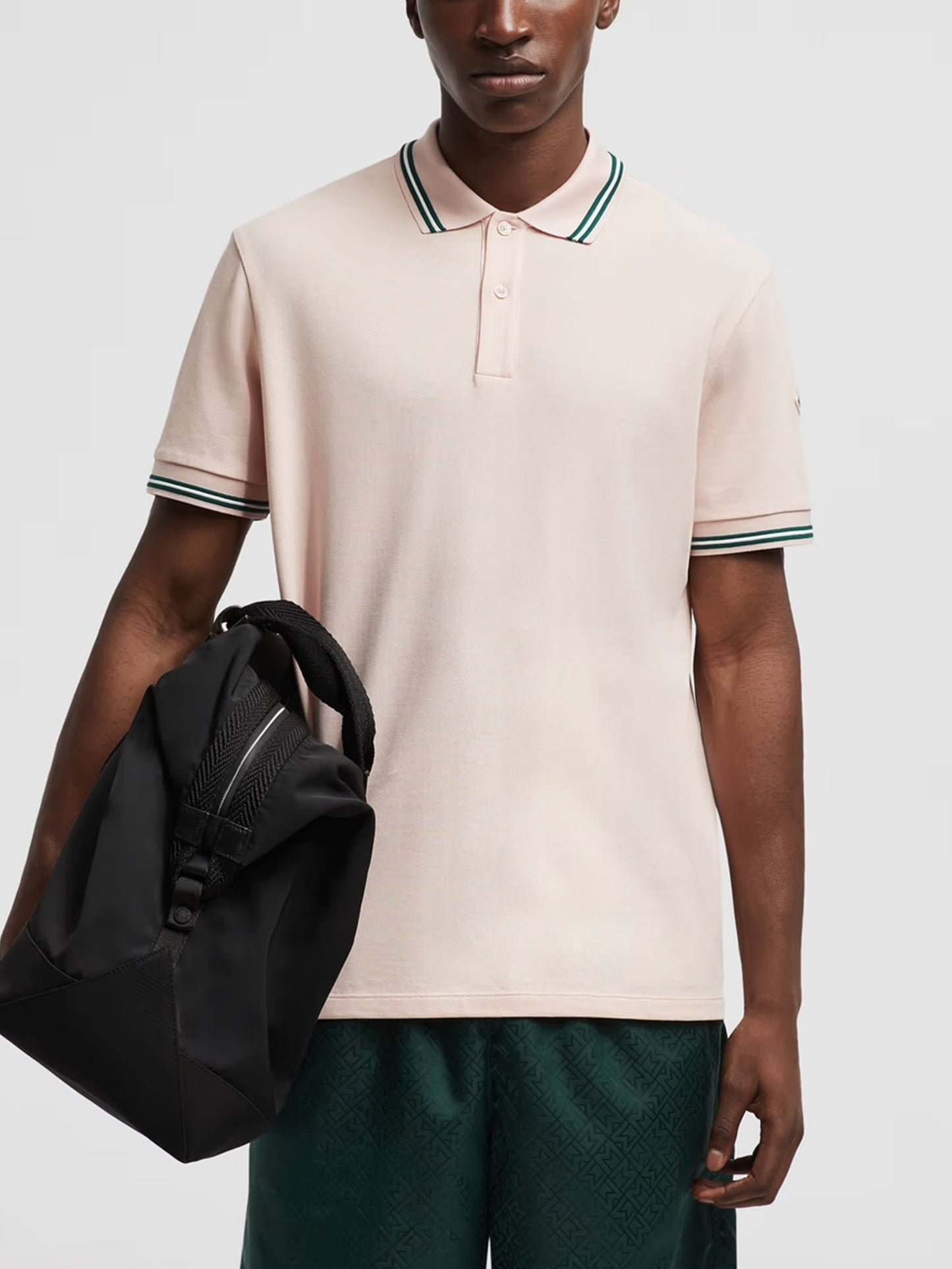 MONCLER - Poloshirt mit Logo-Aufnäher für Herren in Hellrosa - Light pink