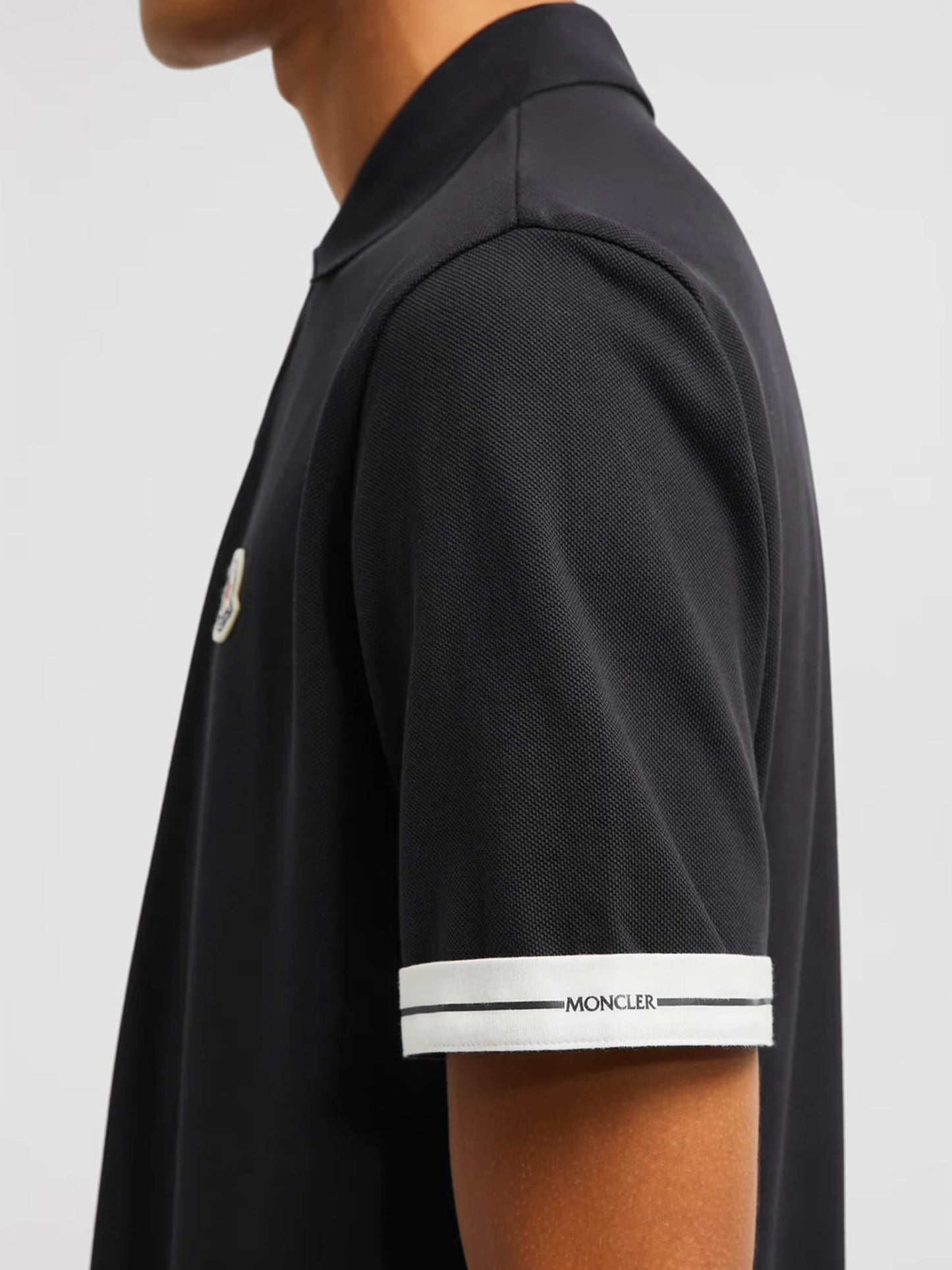 MONCLER - Poloshirt mit Logo-Aufnäher für Herren in Schwarz - Black