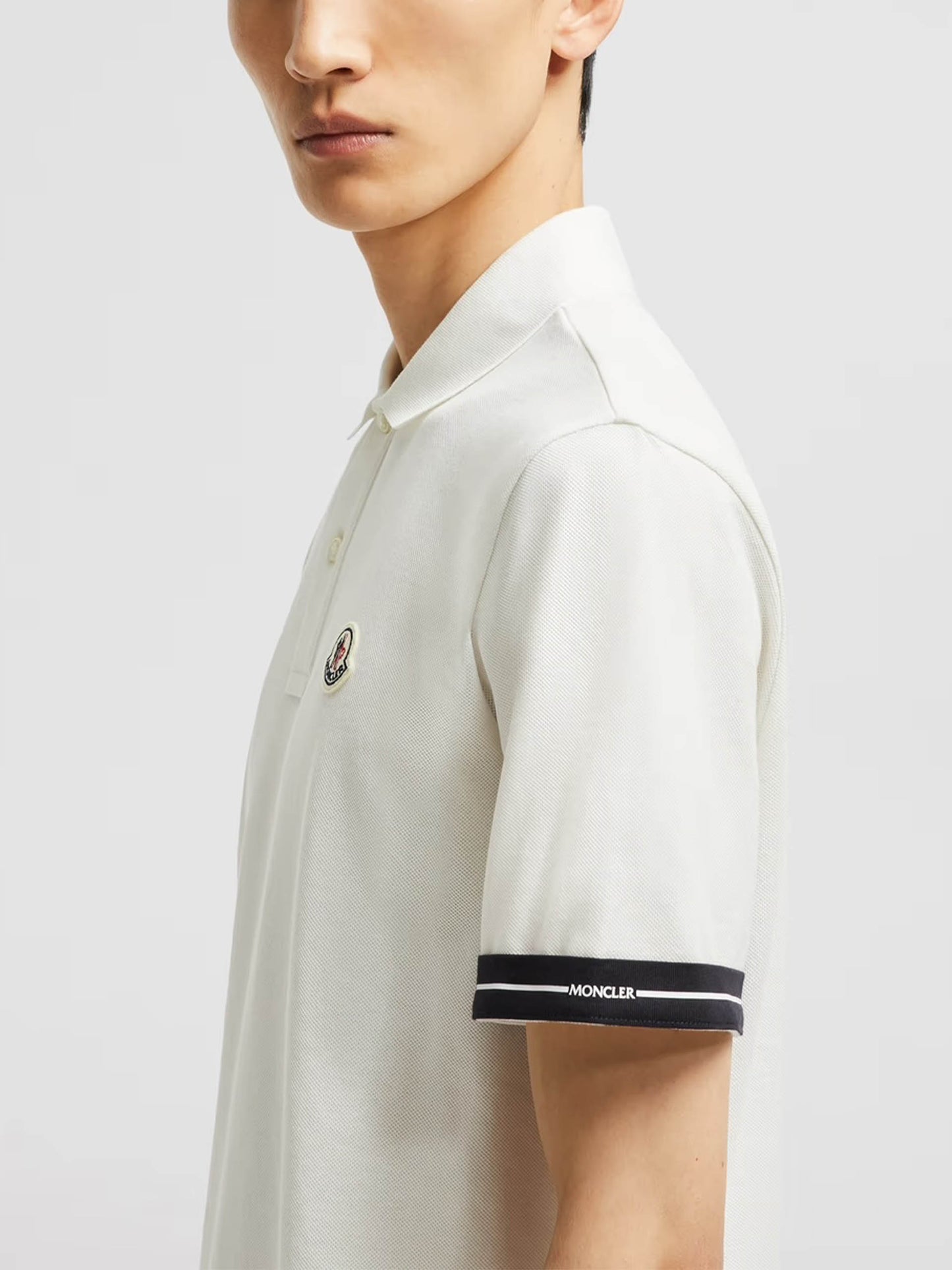 MONCLER - Poloshirt mit Logo-Aufnäher für Herren in Weiss - White