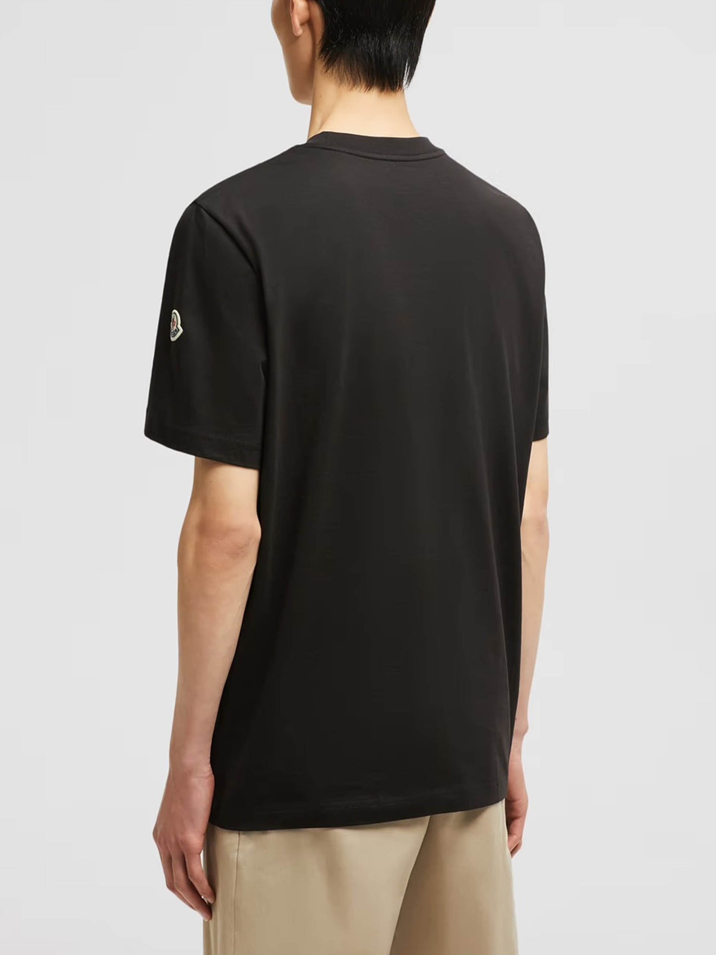 MONCLER - T-Shirt mit Logo-Details für Herren in Schwarz - Black