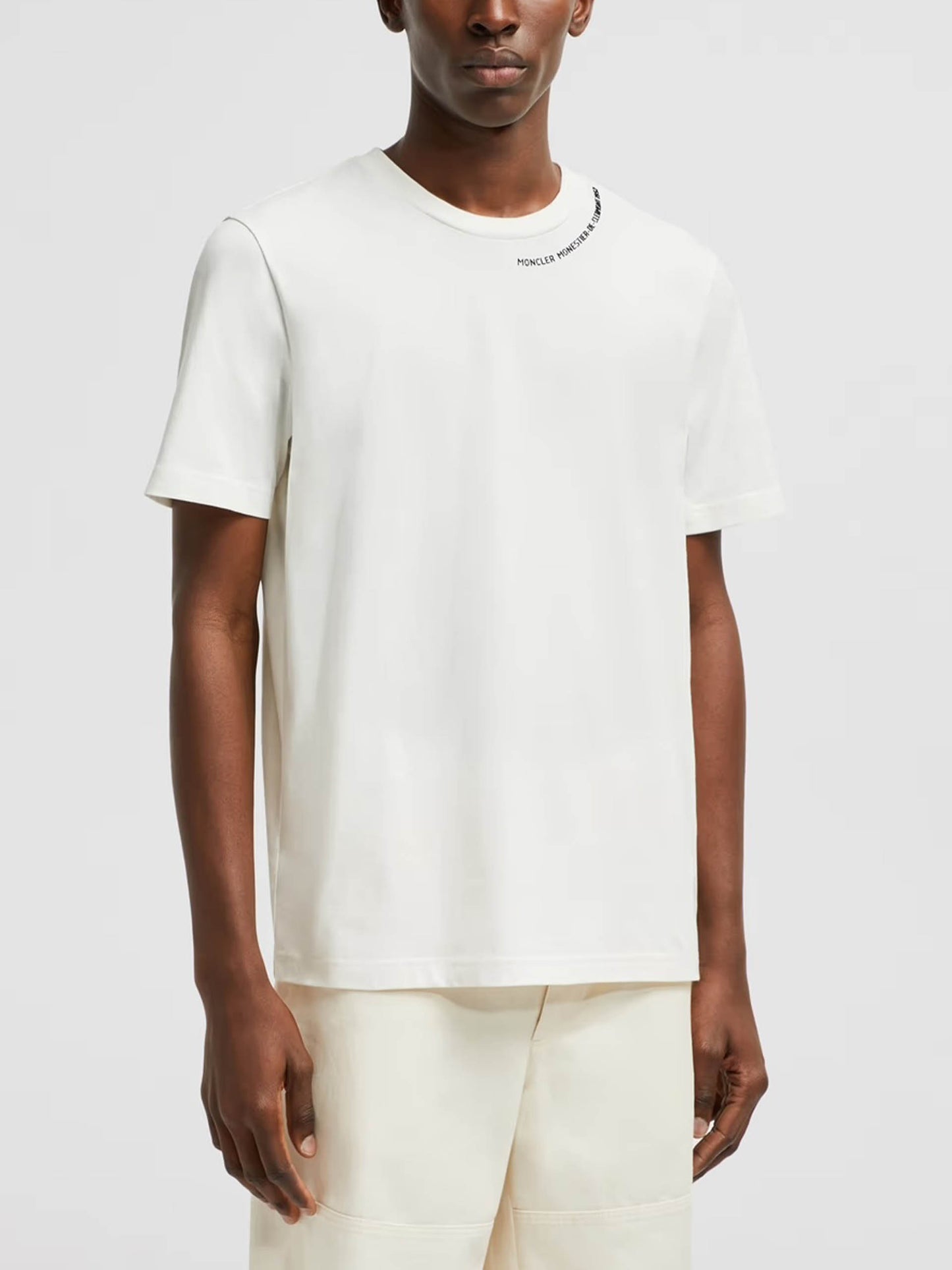 MONCLER - T-Shirt mit Logo-Details für Herren in Weiss - White