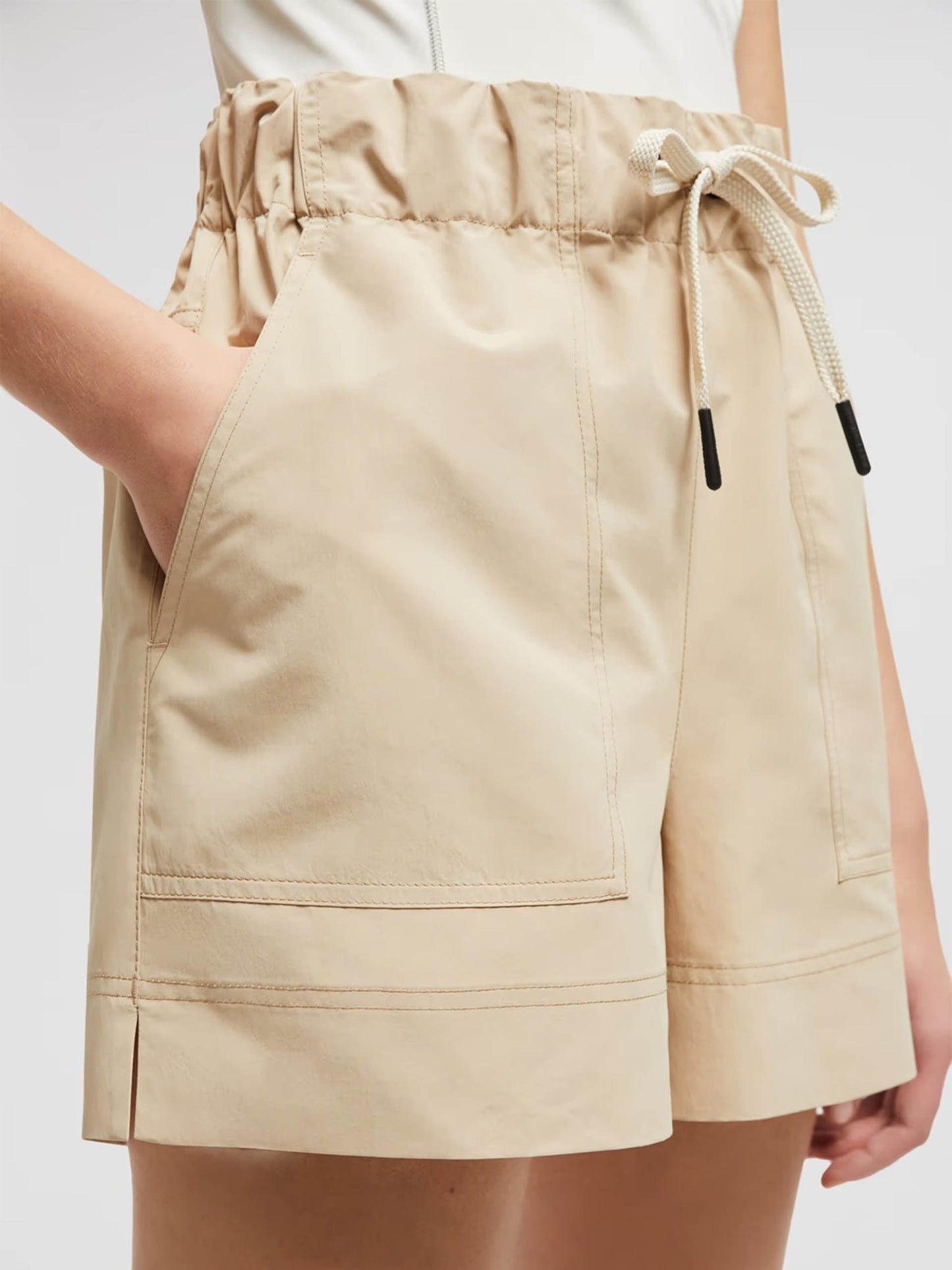 MONCLER GRENOBLE - Shorts mit Kordelzug für Damen in Beige