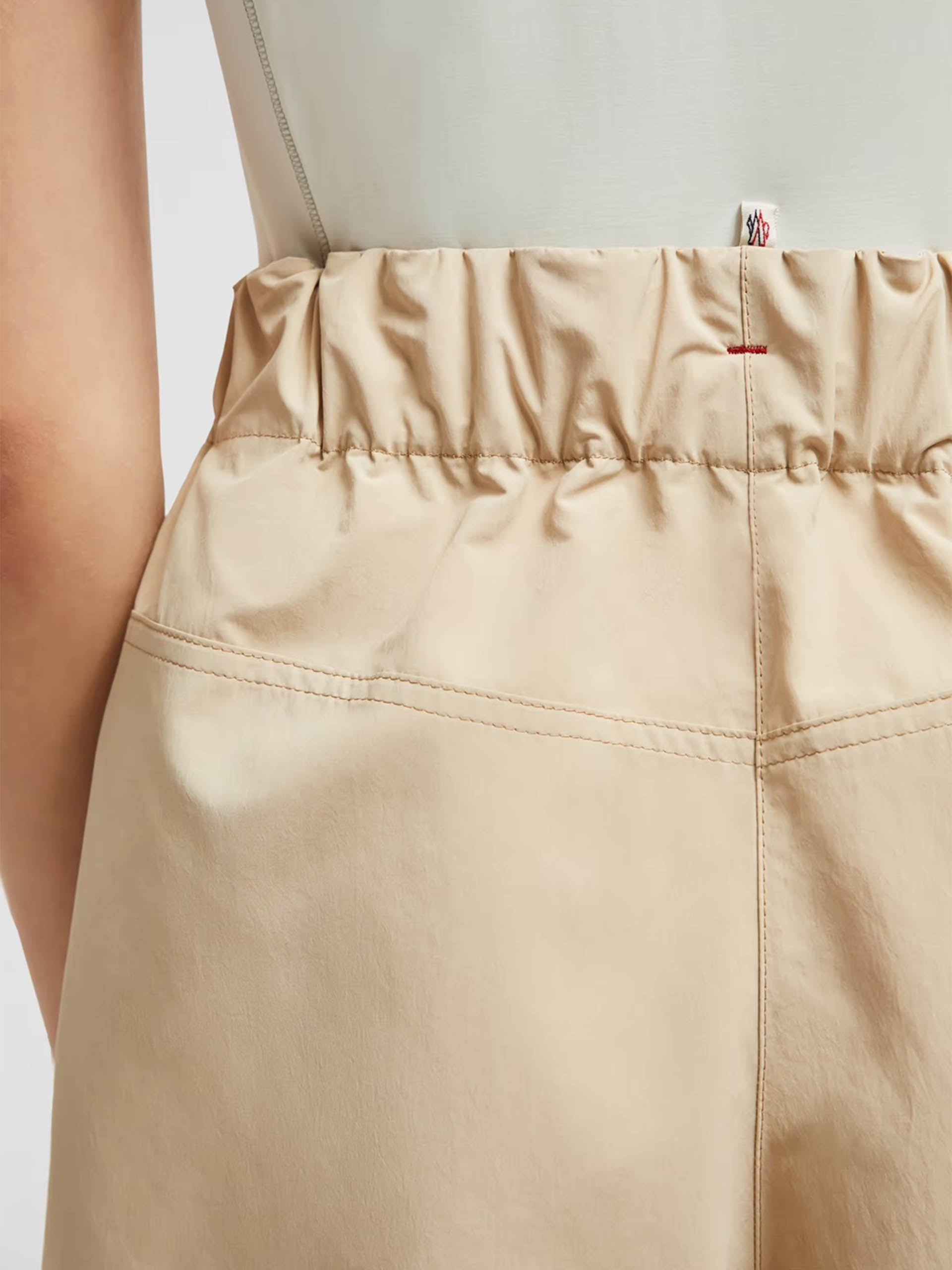 MONCLER GRENOBLE - Shorts mit Kordelzug für Damen in Beige