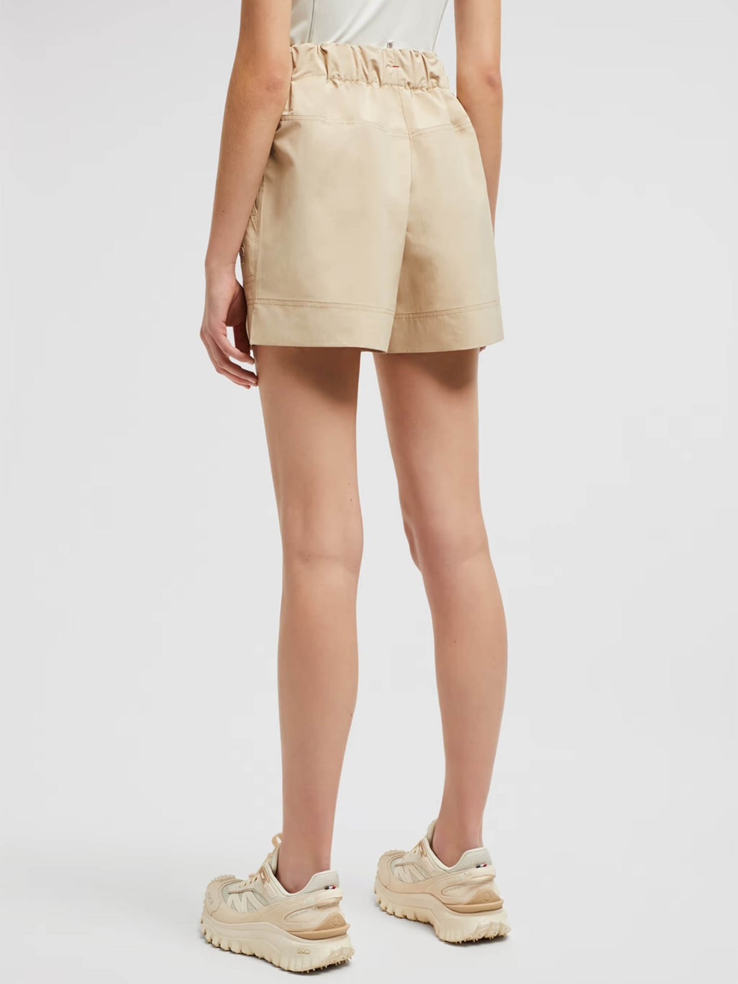 MONCLER GRENOBLE - Shorts mit Kordelzug für Damen in Beige