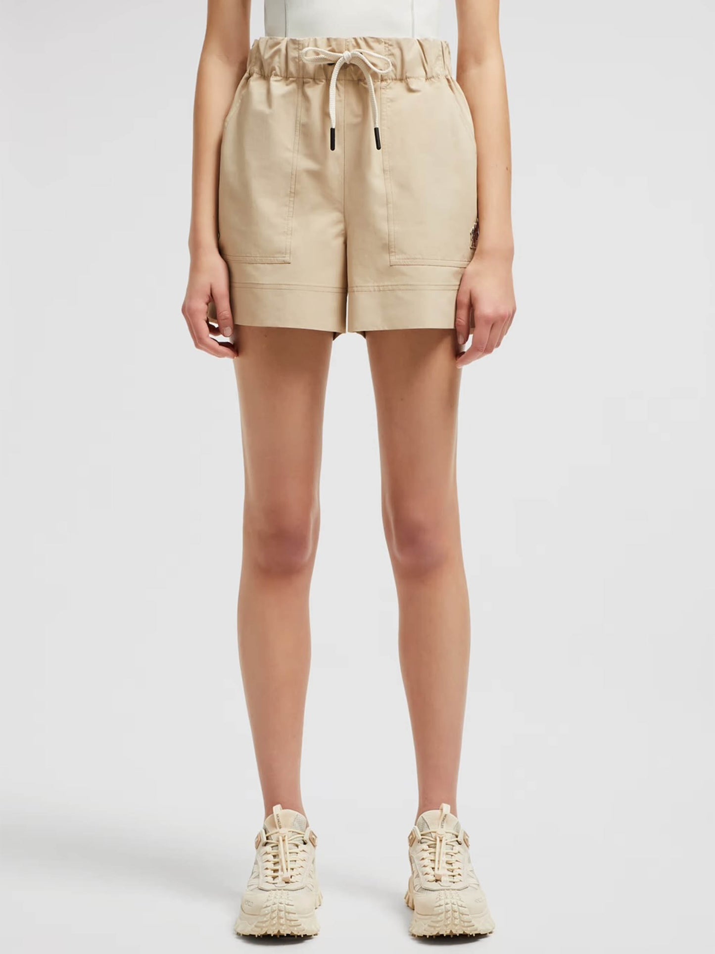 MONCLER GRENOBLE - Shorts mit Kordelzug für Damen in Beige
