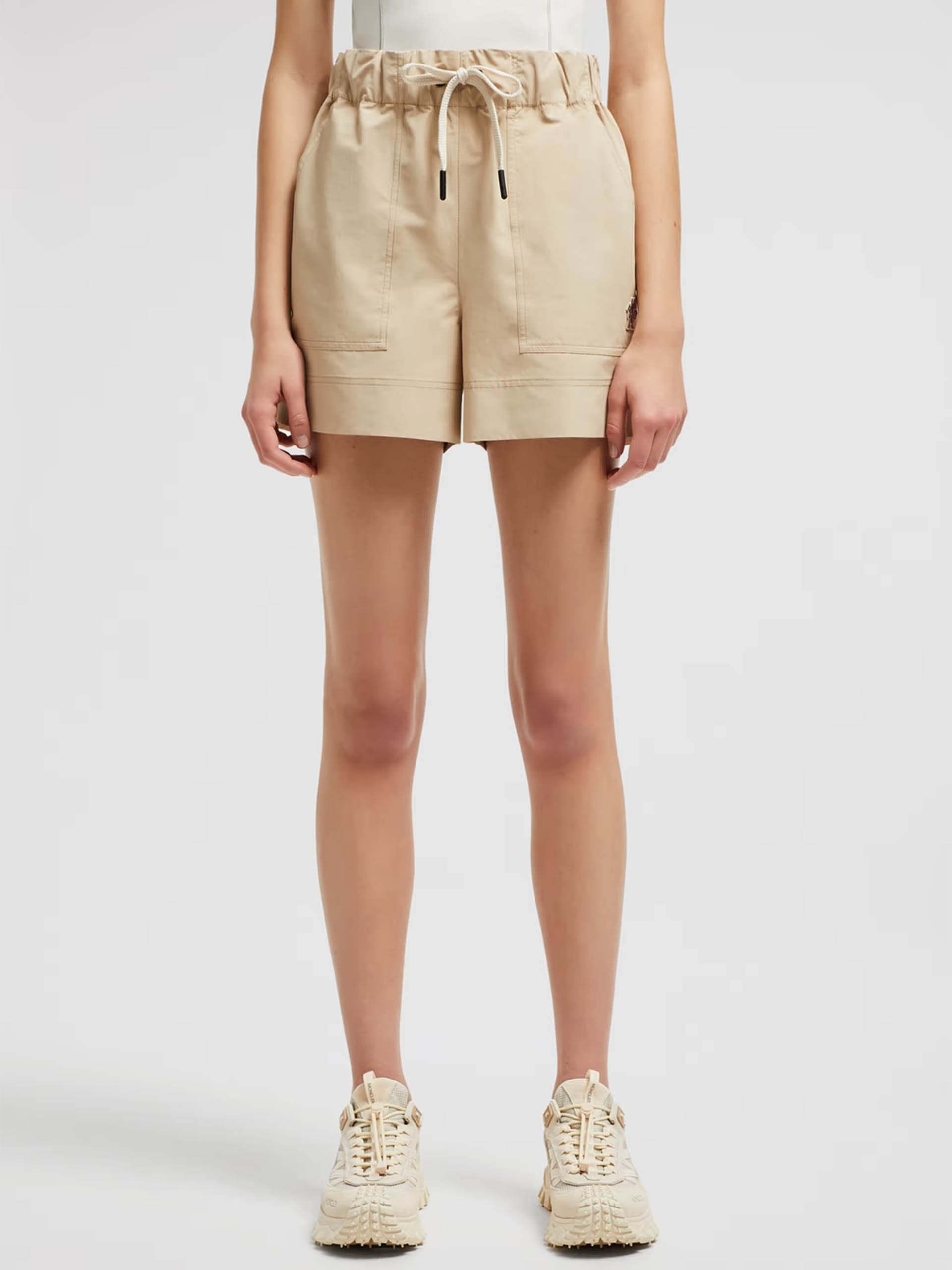 MONCLER GRENOBLE - Shorts mit Kordelzug für Damen in Beige