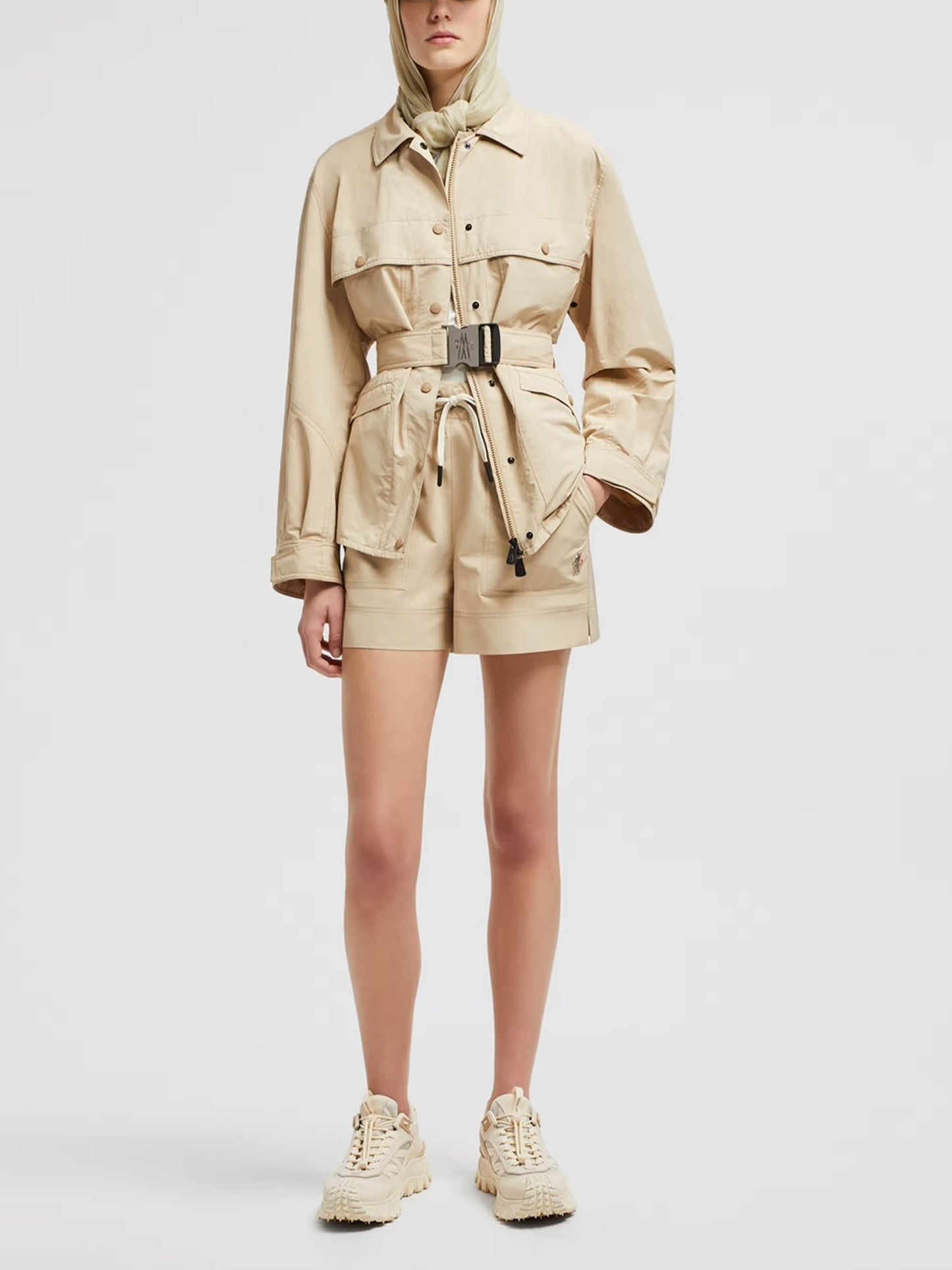 MONCLER GRENOBLE - Shorts mit Kordelzug für Damen in Beige