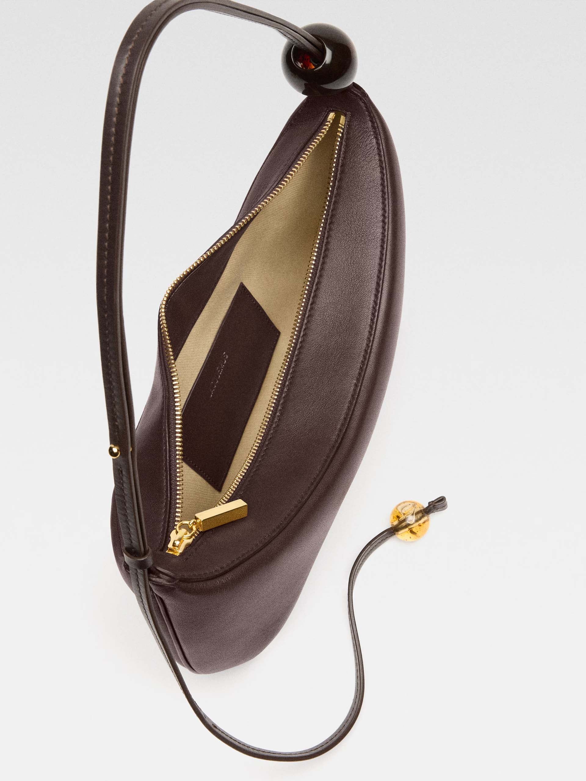 JACQUEMUS - Schultertasche Bisou Perle Large aus Leder in Braun - Brown