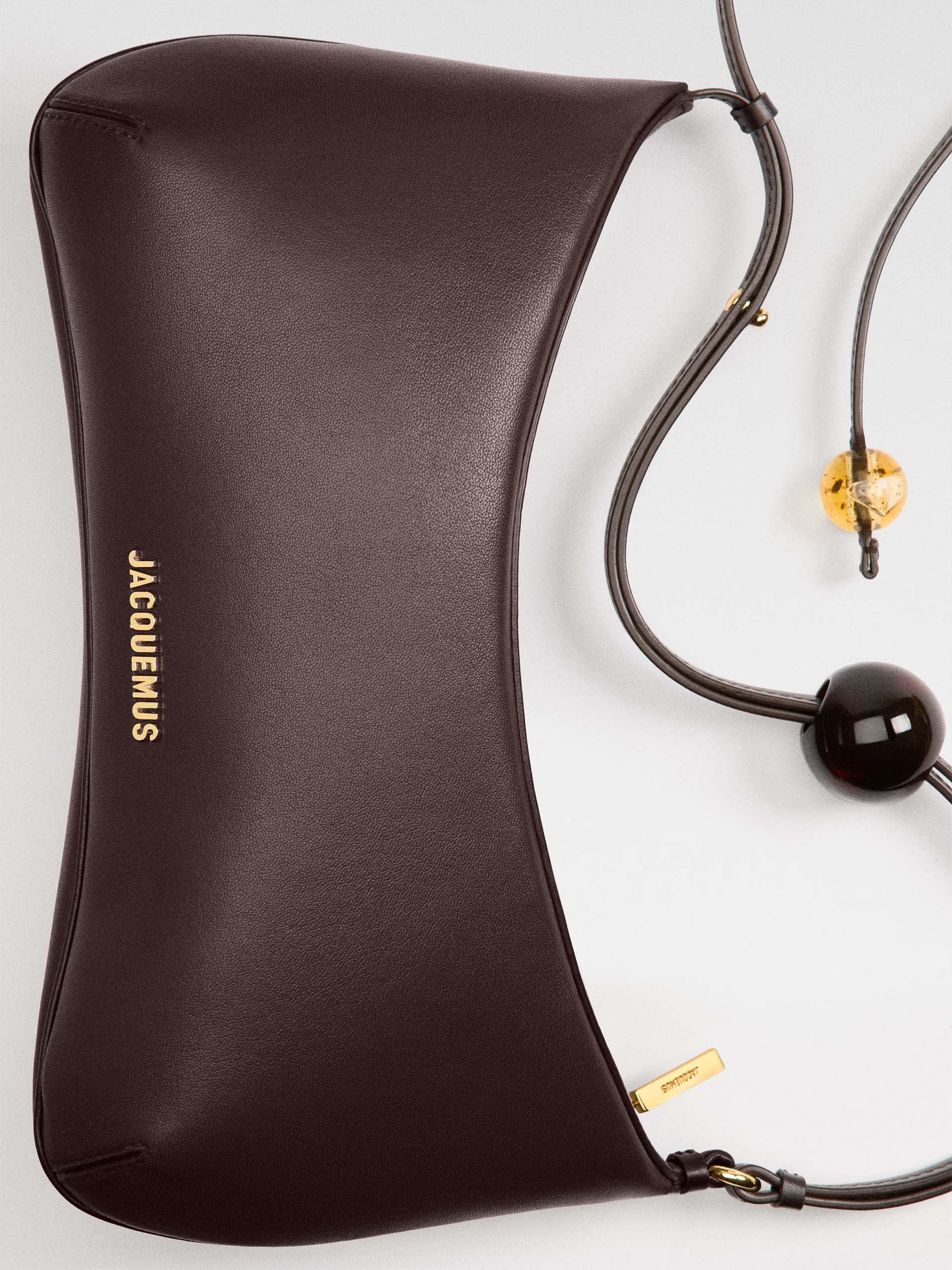 JACQUEMUS - Schultertasche Bisou Perle Large aus Leder in Braun - Brown