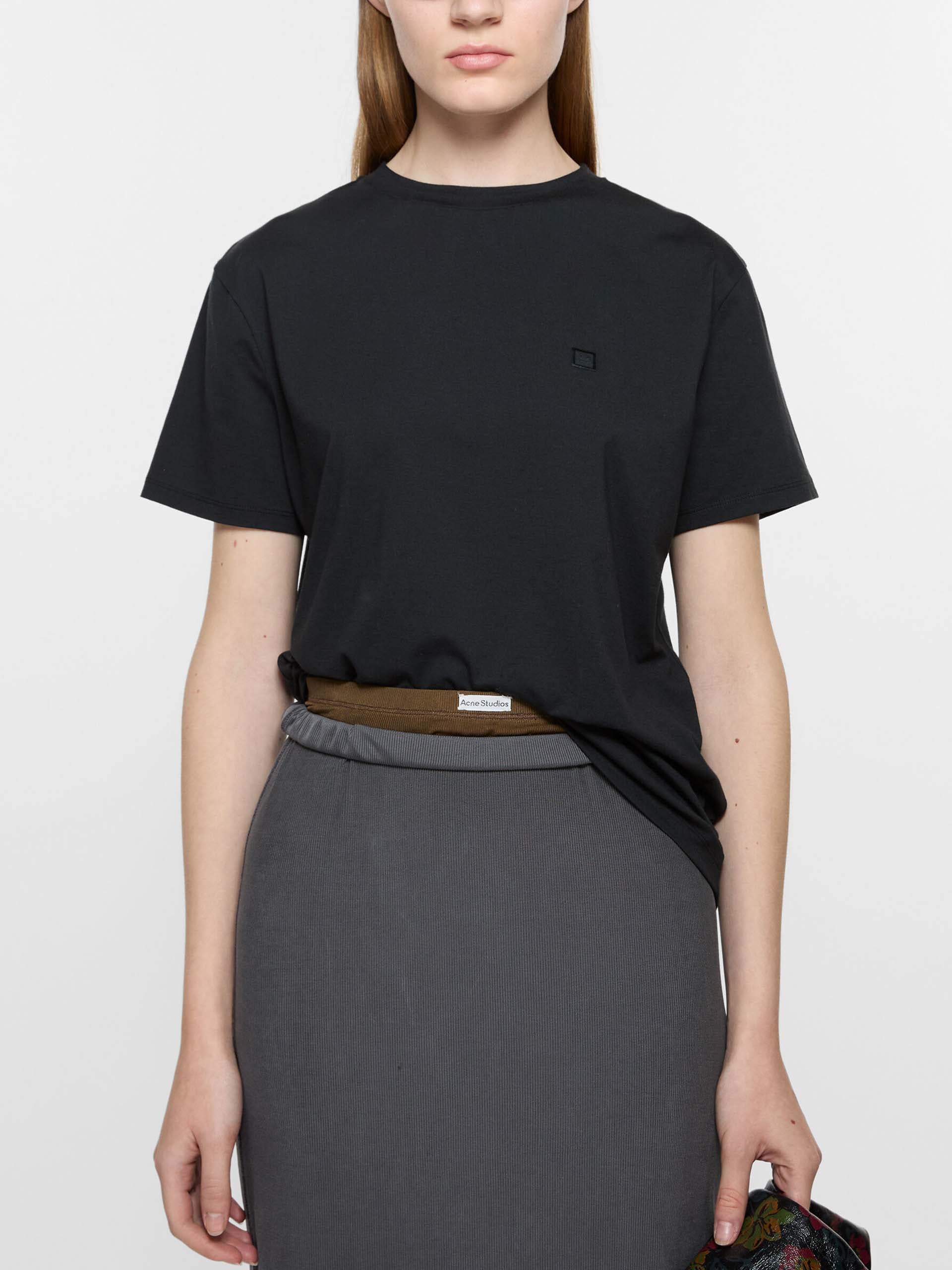 ACNE STUDIOS - T-Shirt mit Face Logo aus Baumwolle in Schwarz - Black