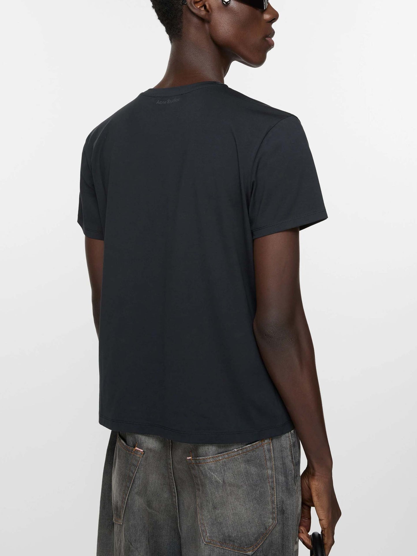 ACNE STUDIOS - T-Shirt mit Face Logo aus Baumwolle in Schwarz - Black