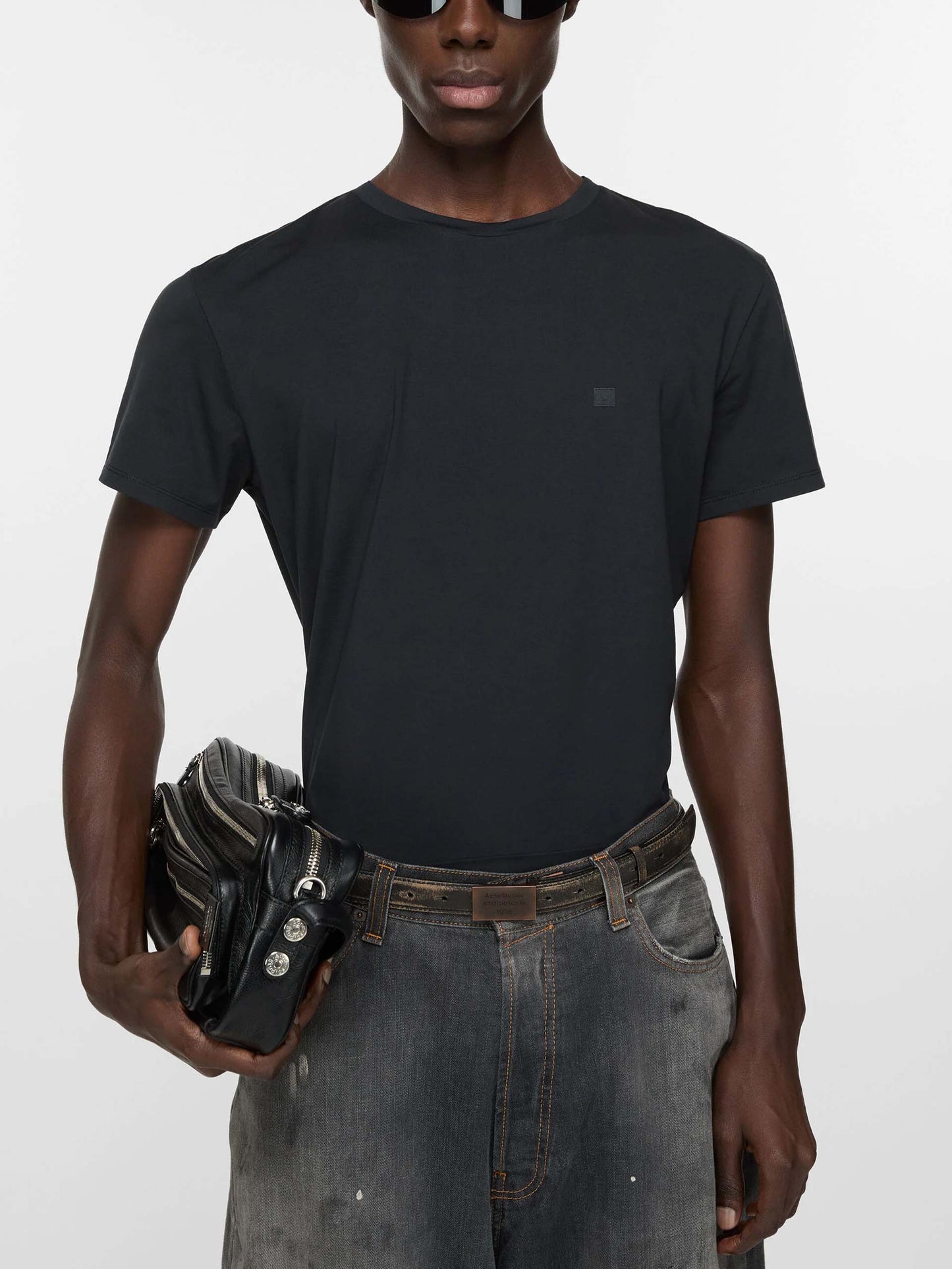 ACNE STUDIOS - T-Shirt mit Face Logo aus Baumwolle in Schwarz - Black