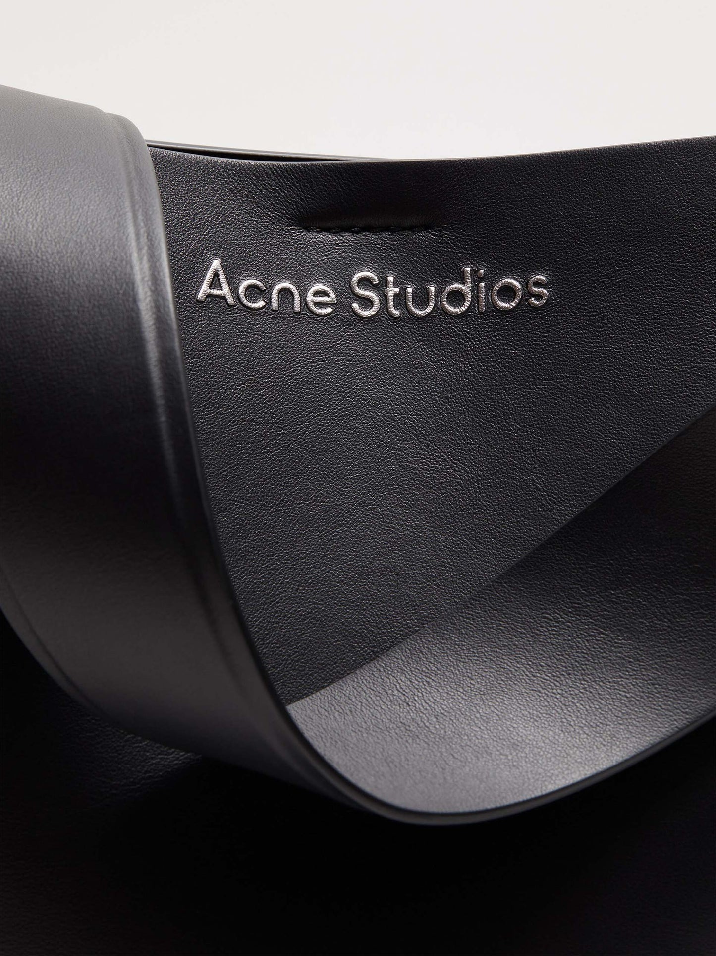 ACNE STUDIOS - Schultertasche Musubi Mini für Damen in Schwarz - Black