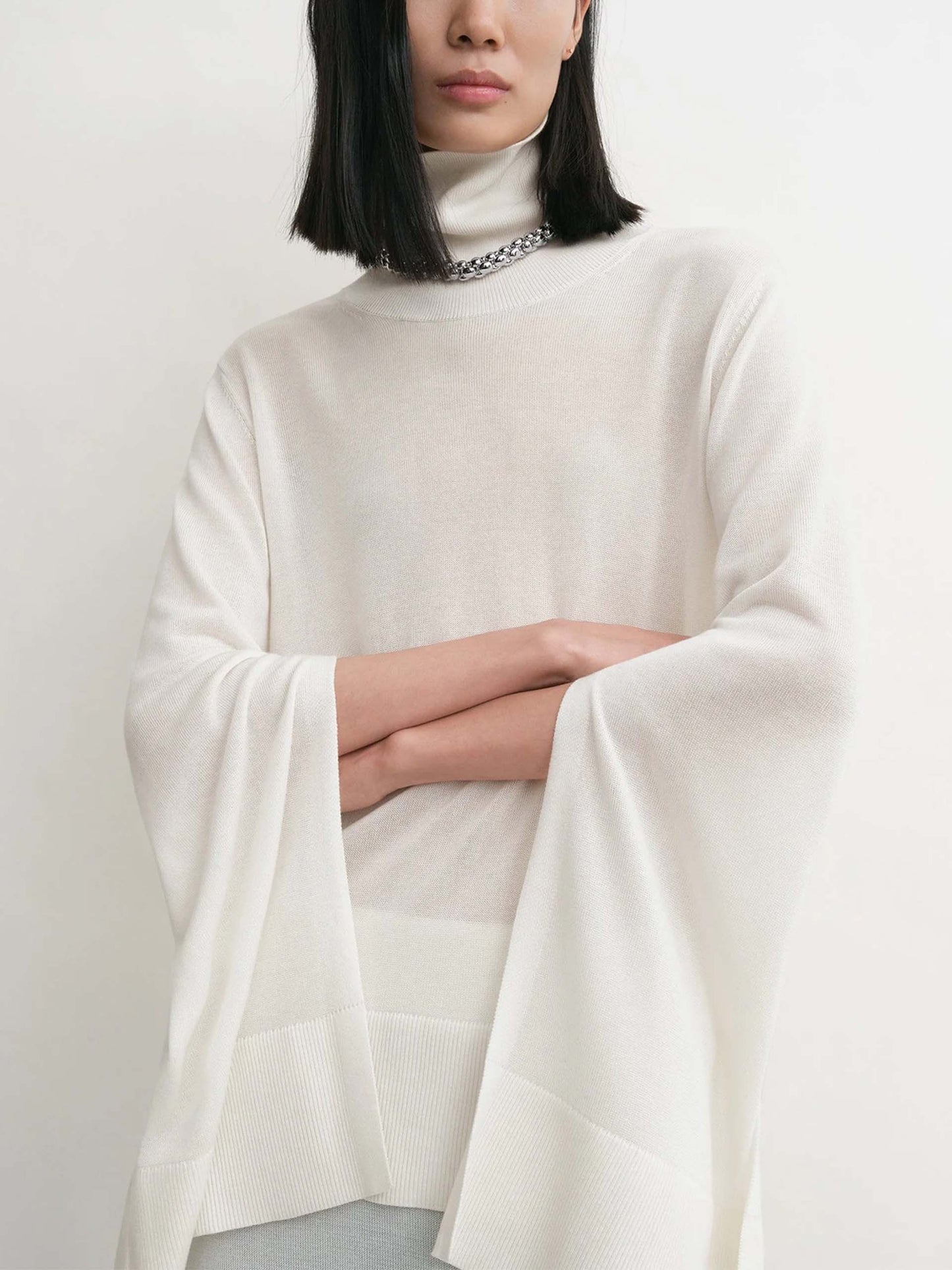 TOTEME - Rollkragenpullover mit Schlitzen für Damen in Cremeweiß - Cream white