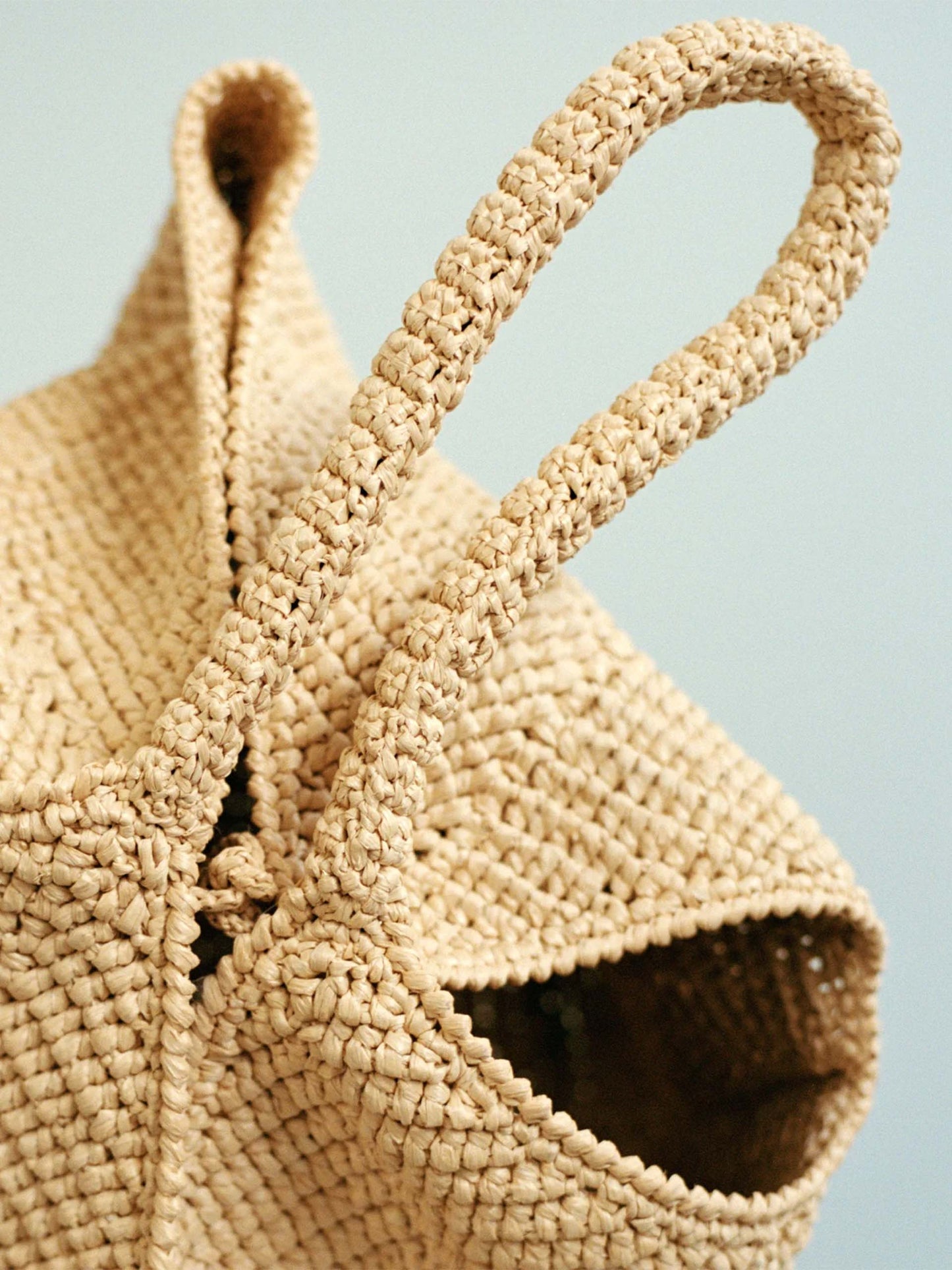 KHAITE - Lotus Medium Tasche aus Viskose-Raffia