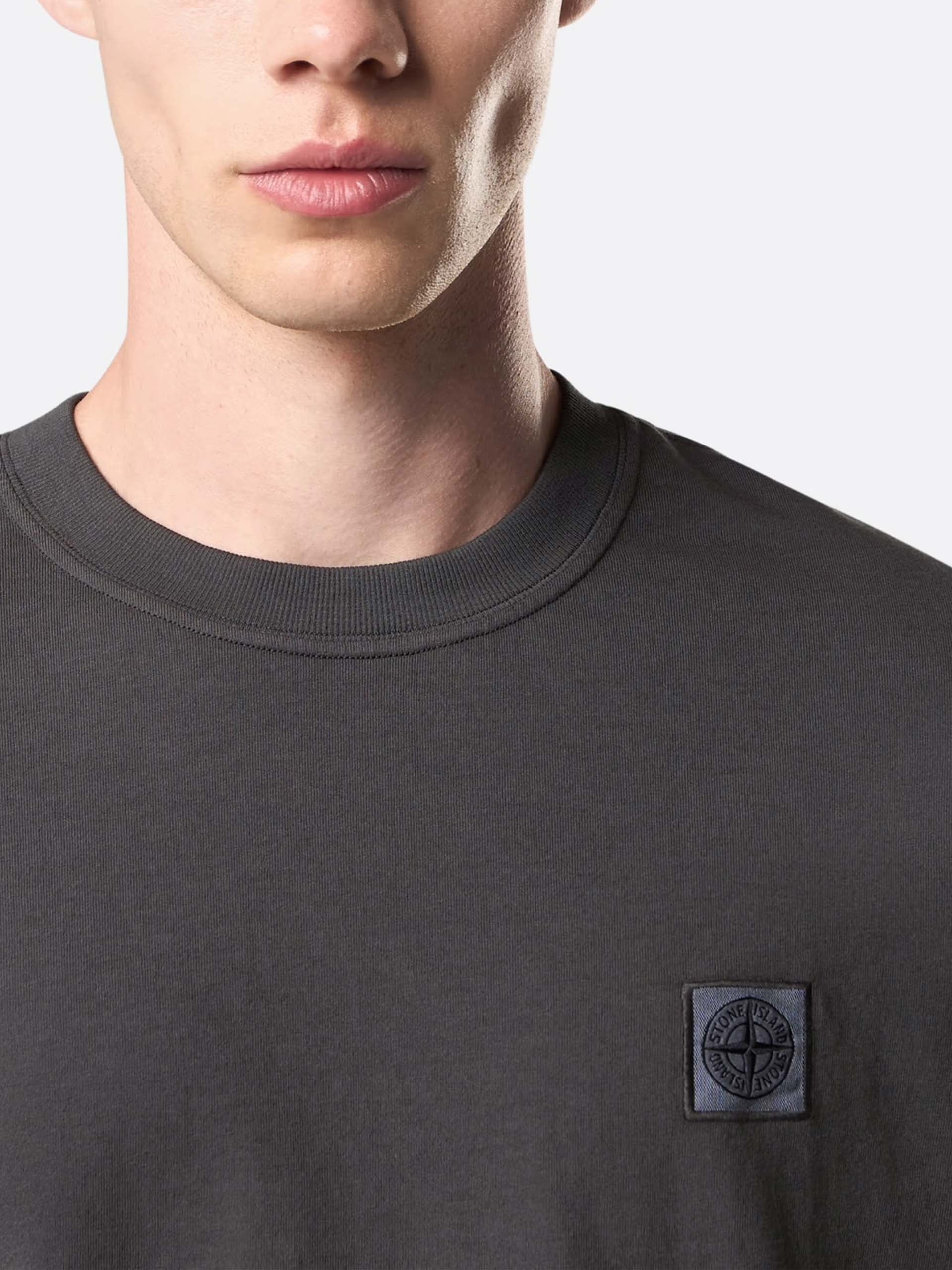 STONE ISLAND - Oversized-T-Shirt mit Logo für Herren in Anthrazitgrau - Anthracite grey