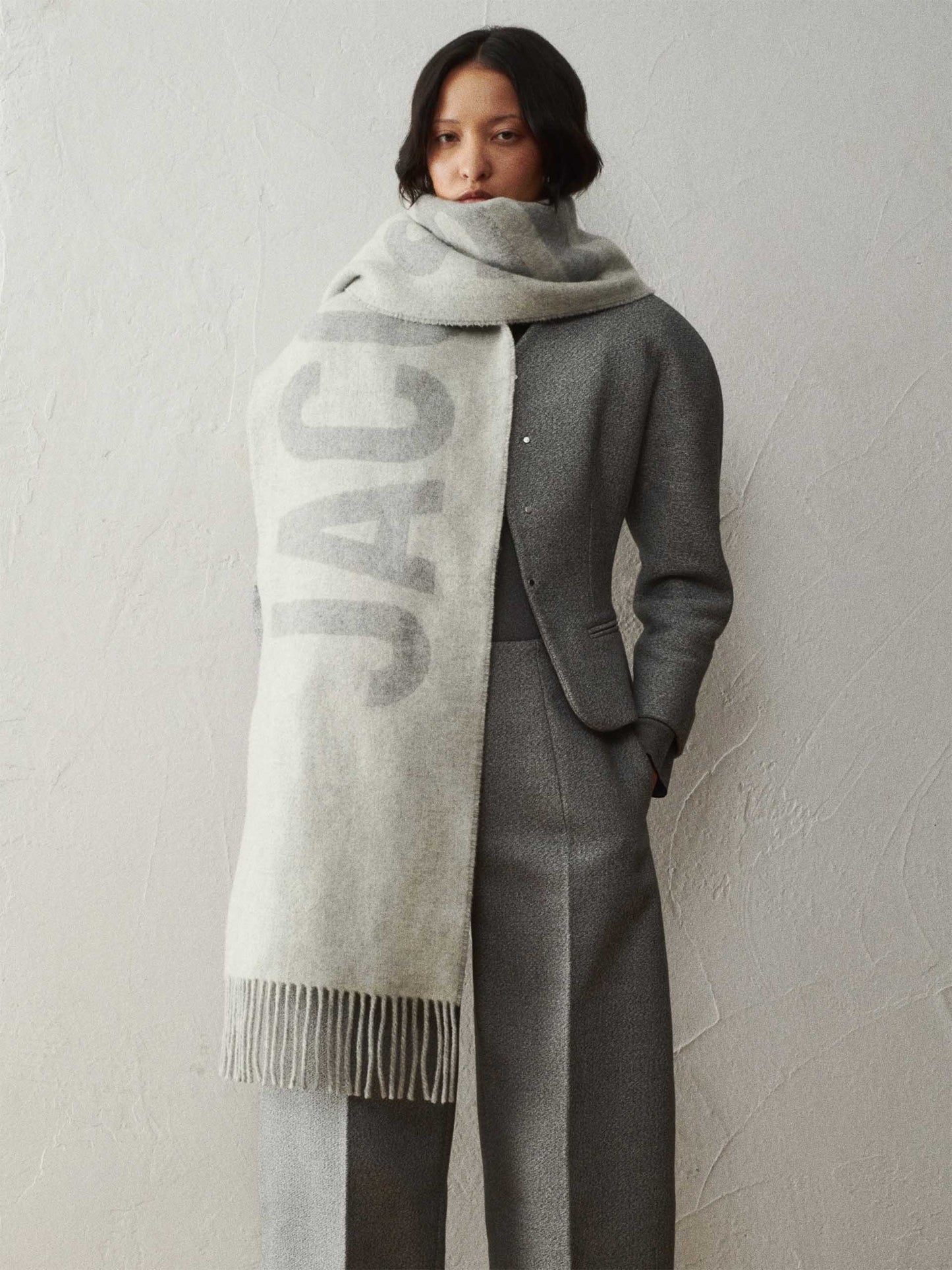 JACQUEMUS - Schal aus Wolle mit Logo in Grau - Grey