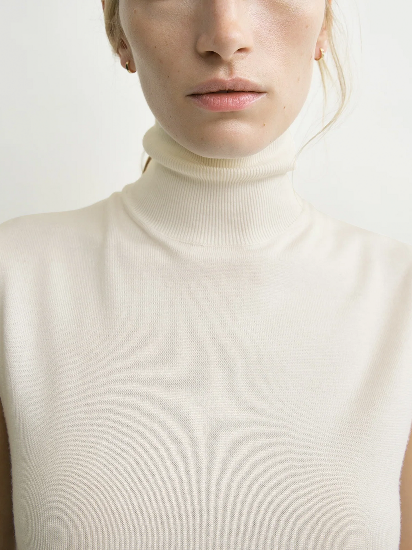 TOTEME - Ärmelloser Rollkragenpullover für Damen in Ecru