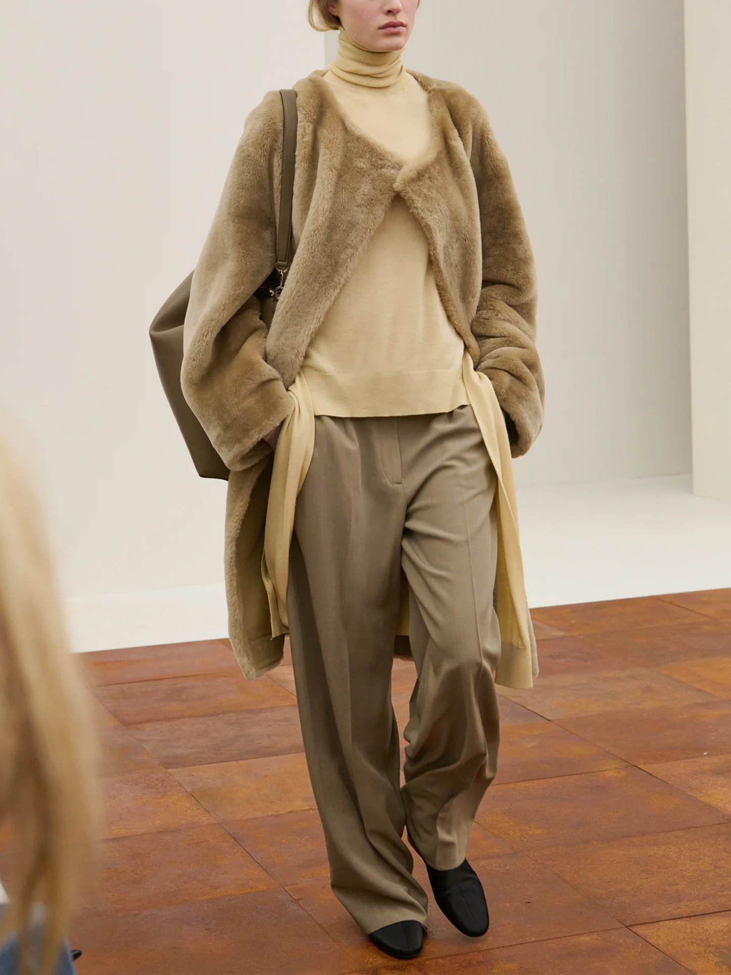 TOTEME - Shearling-Mantel für Damen in Rye Beige