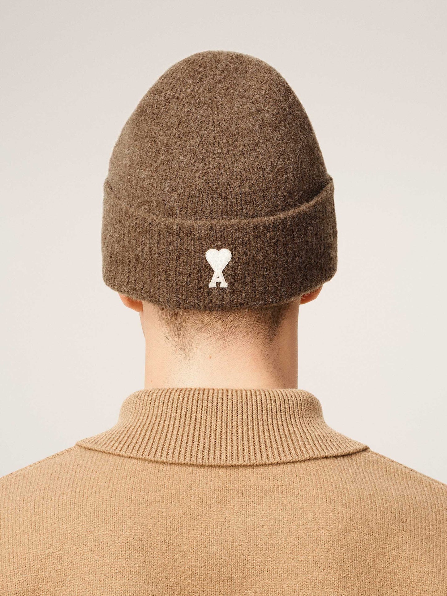 AMI PARIS - Ami De Coeur Mütze aus Alpakastrick in Braun / Off-White - Brown / Off-White