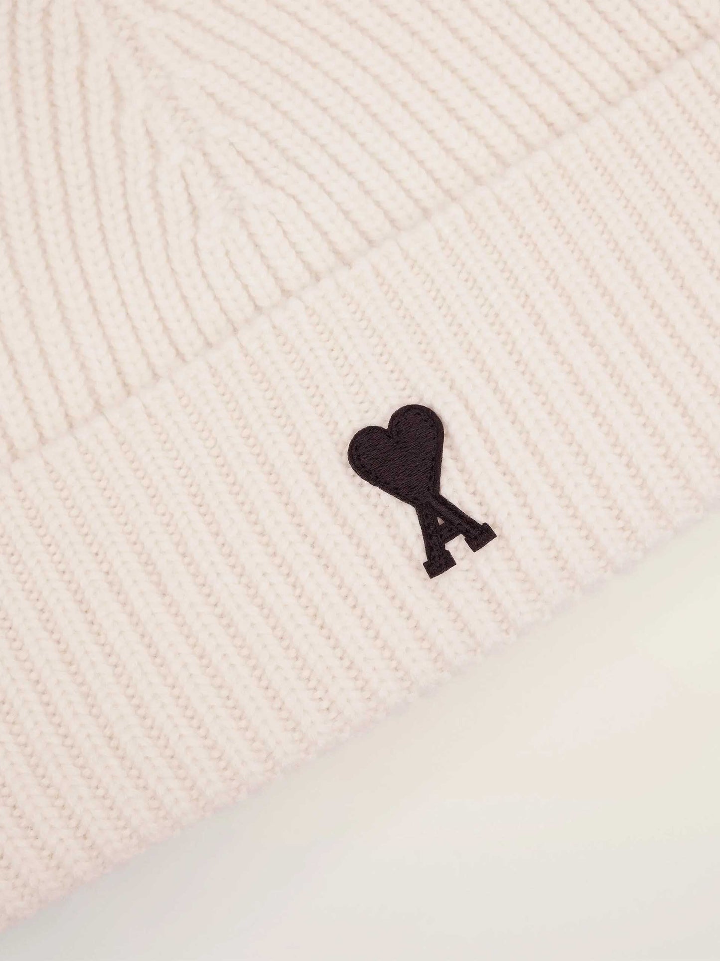 AMI PARIS - Ami De Coeur Mütze aus Merinowolle in Off-White / Schwarz - Off-White / Black