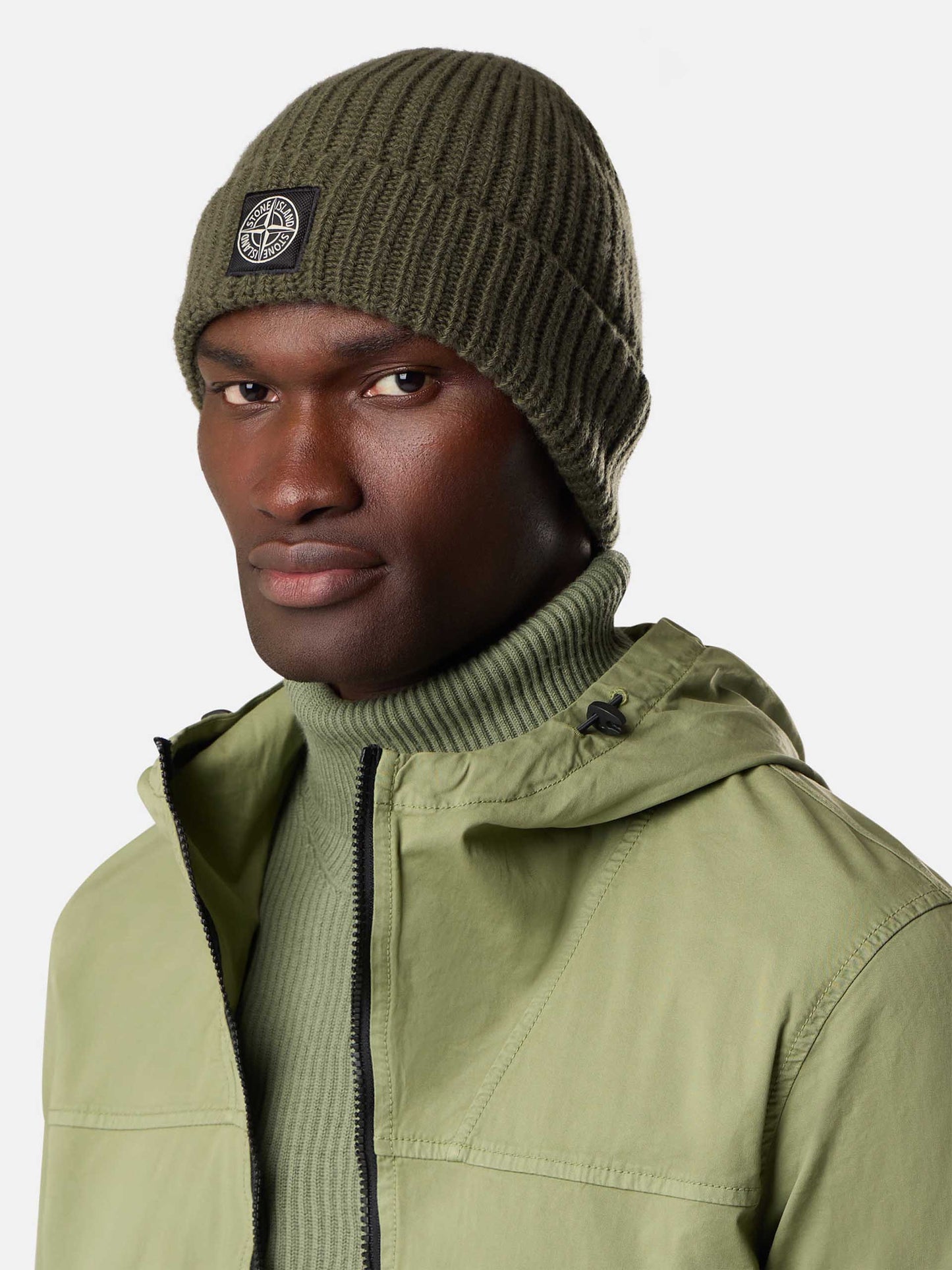STONE ISLAND - Mütze mit Logo-Patch für Herren in Militärgrün - Military green