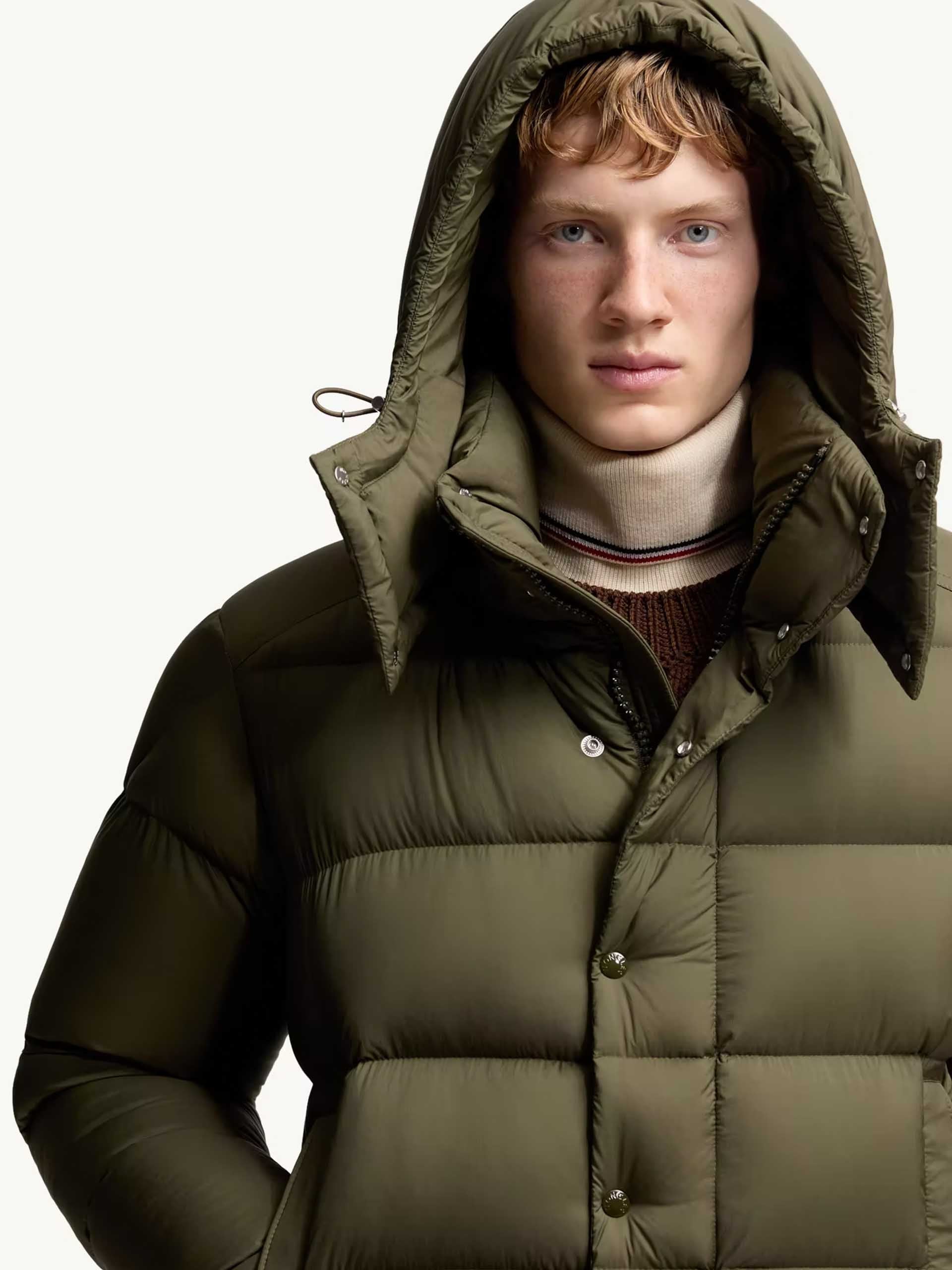 MONCLER - Maya 70 Daunenjacke mit Kapuze für Herren in Olivgrün - Olive green