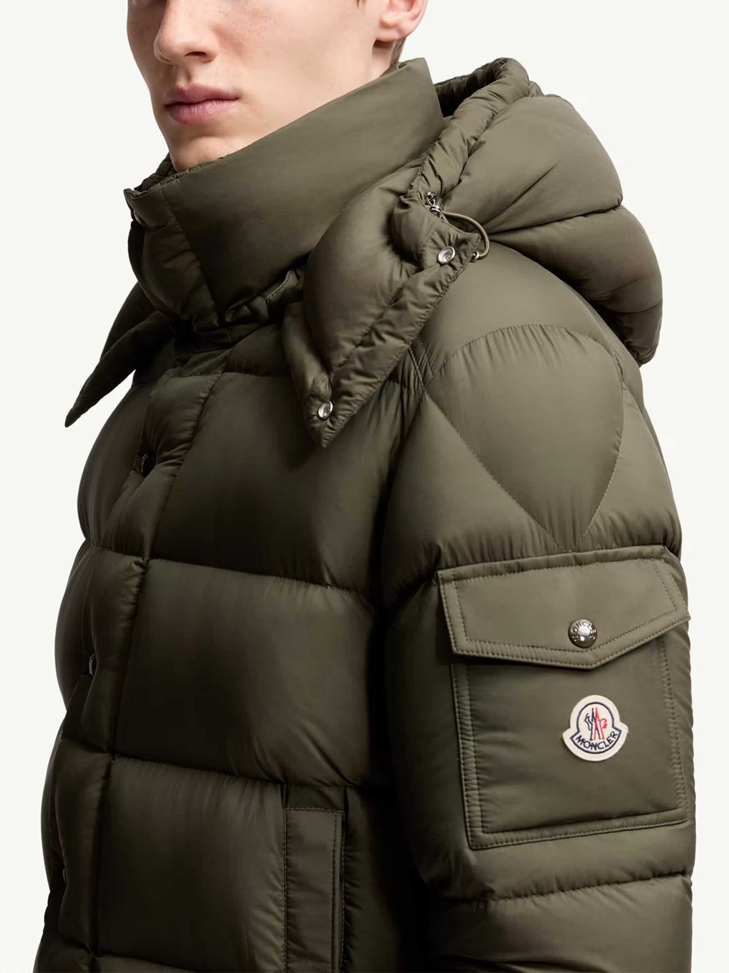 MONCLER - Maya 70 Daunenjacke mit Kapuze für Herren in Olivgrün - Olive green