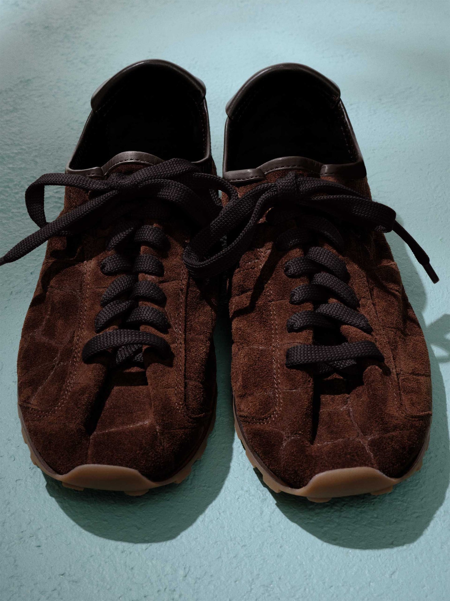 JACQUEMUS - Sneakers Tennis aus Veloursleder für Damen in Dunkelbraun