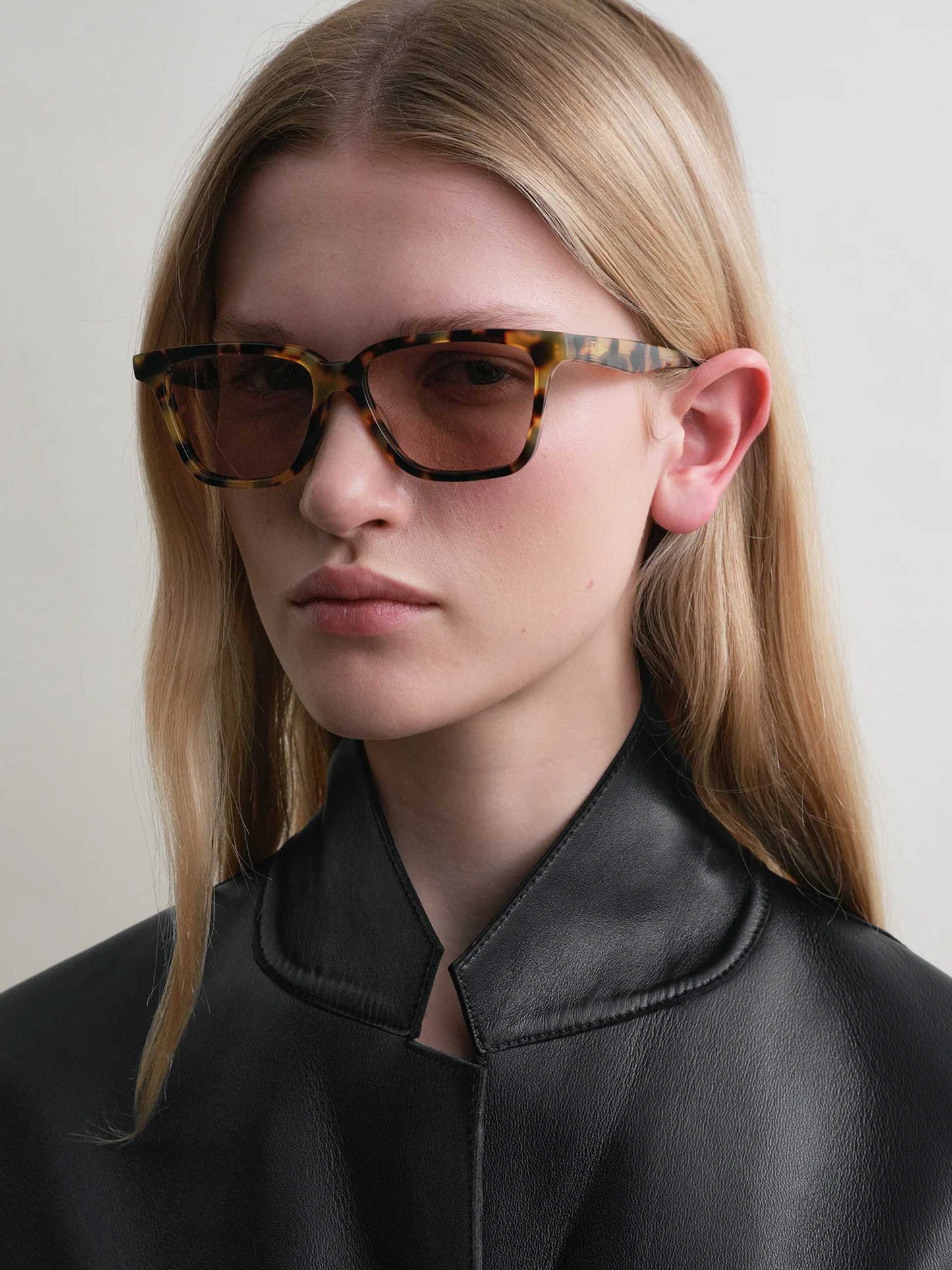 TOTEME - Sonnenbrille in Schildpatt-Optik