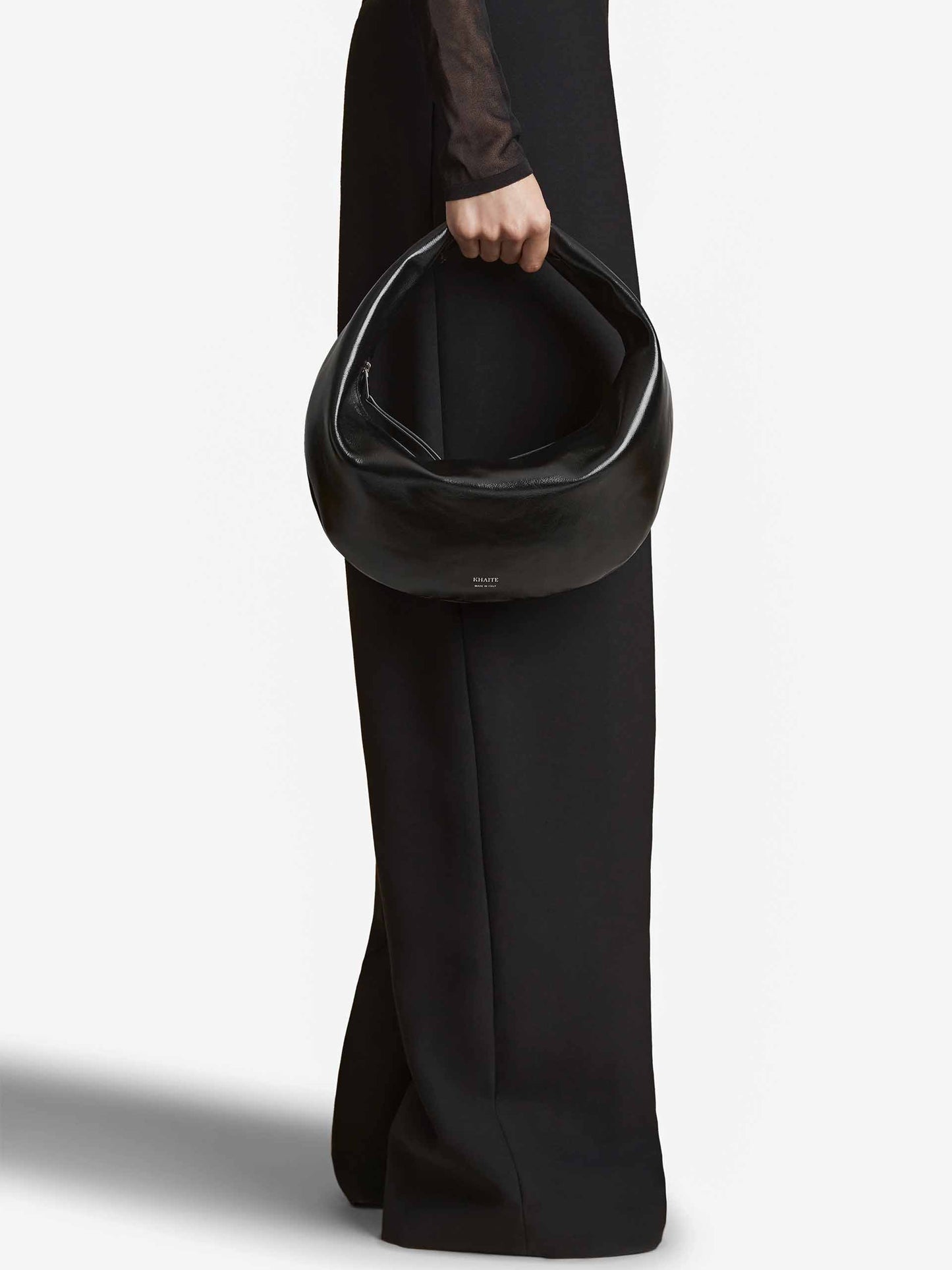 KHAITE - Hobo-Bag Olivia Medium aus Leder in Schwarz - Black