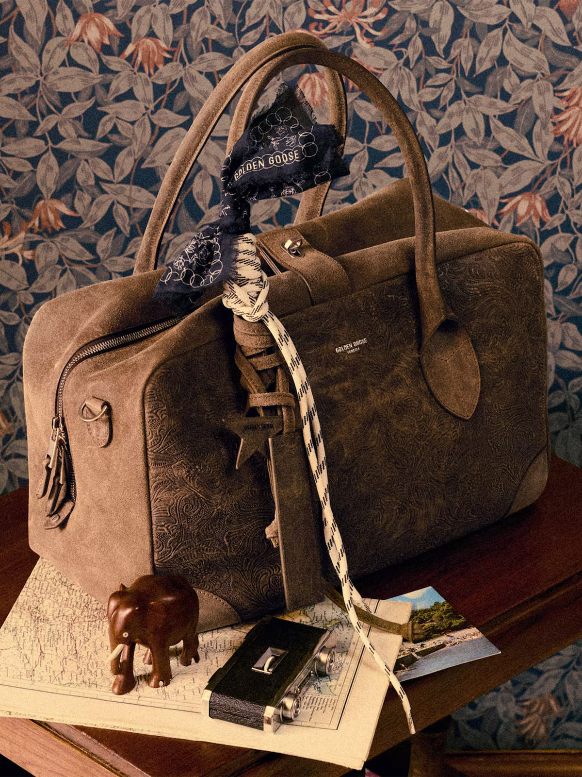 Golden goose Tote Bag Vita Medium aus Veloursleder Armeegrün