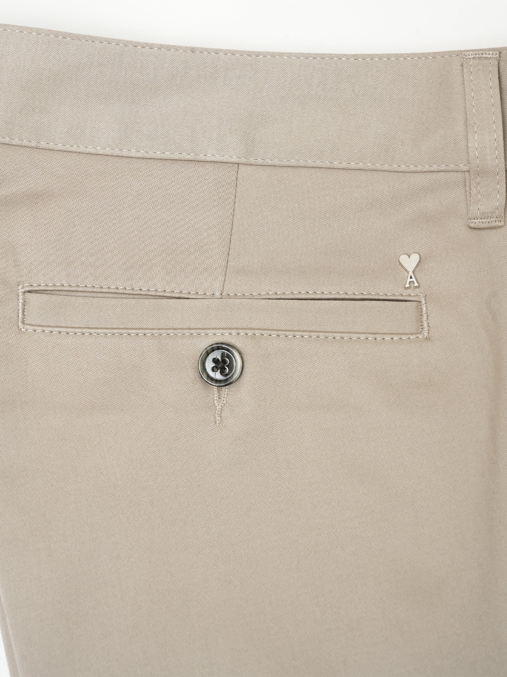 AMI PARIS - Chino Shorts mit Logo-Detail Light Beige