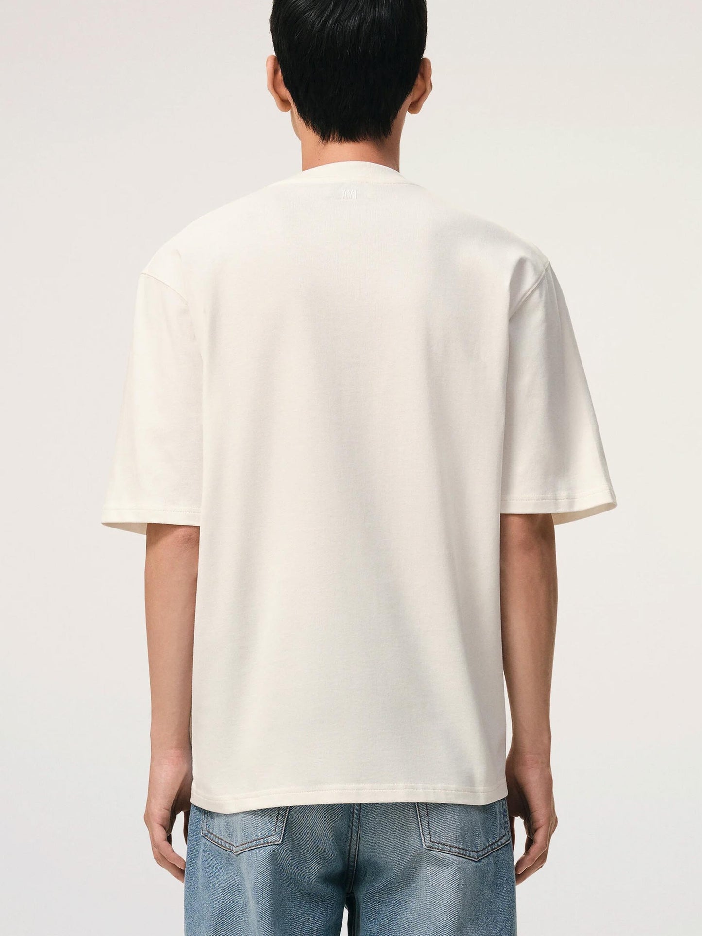 AMI Paris T-Shirt mit Ami de Coeur Logo-Prägung in Cremeweiß - Cream