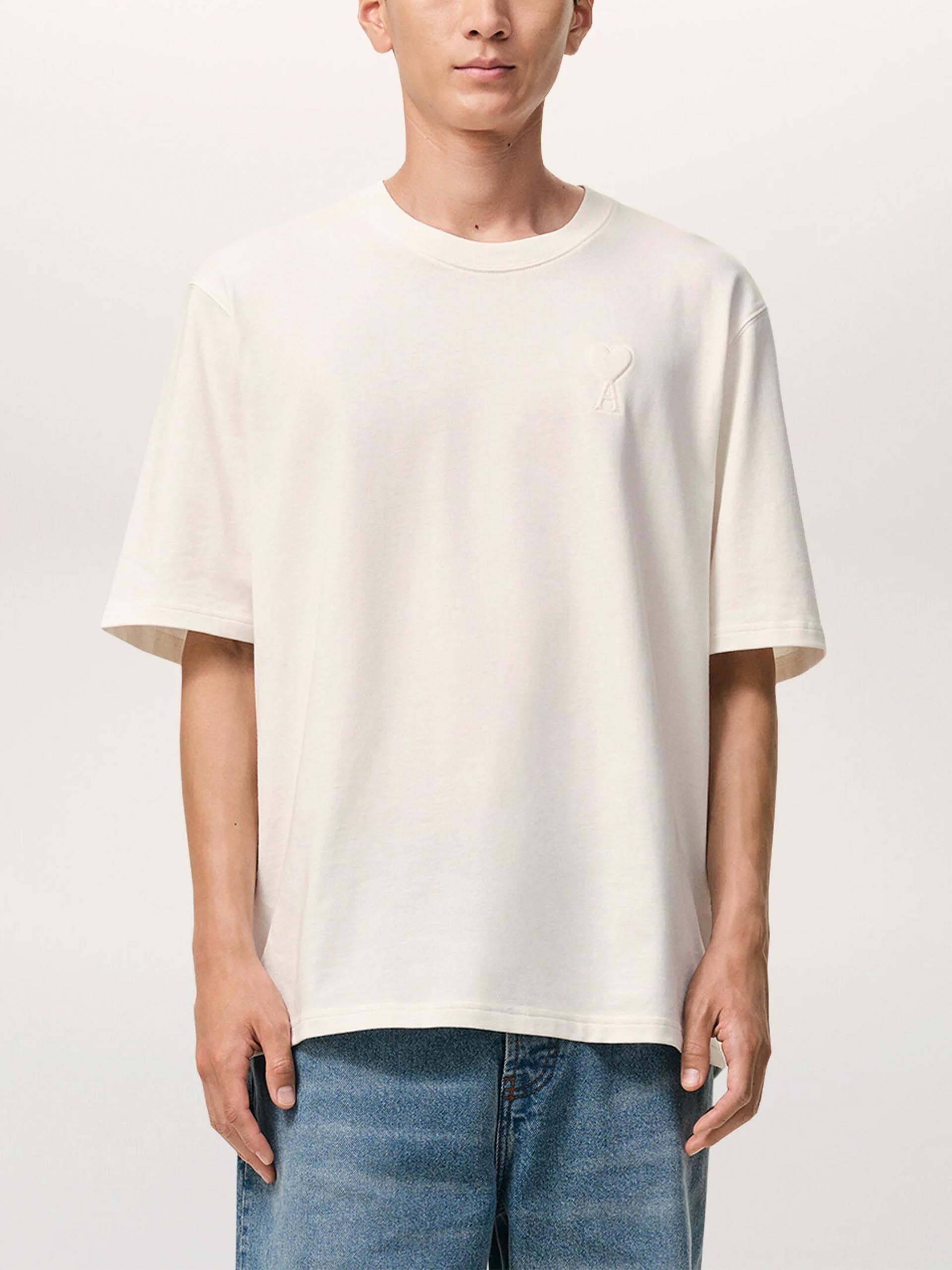 AMI Paris T-Shirt mit Ami de Coeur Logo-Prägung in Cremeweiß - Cream