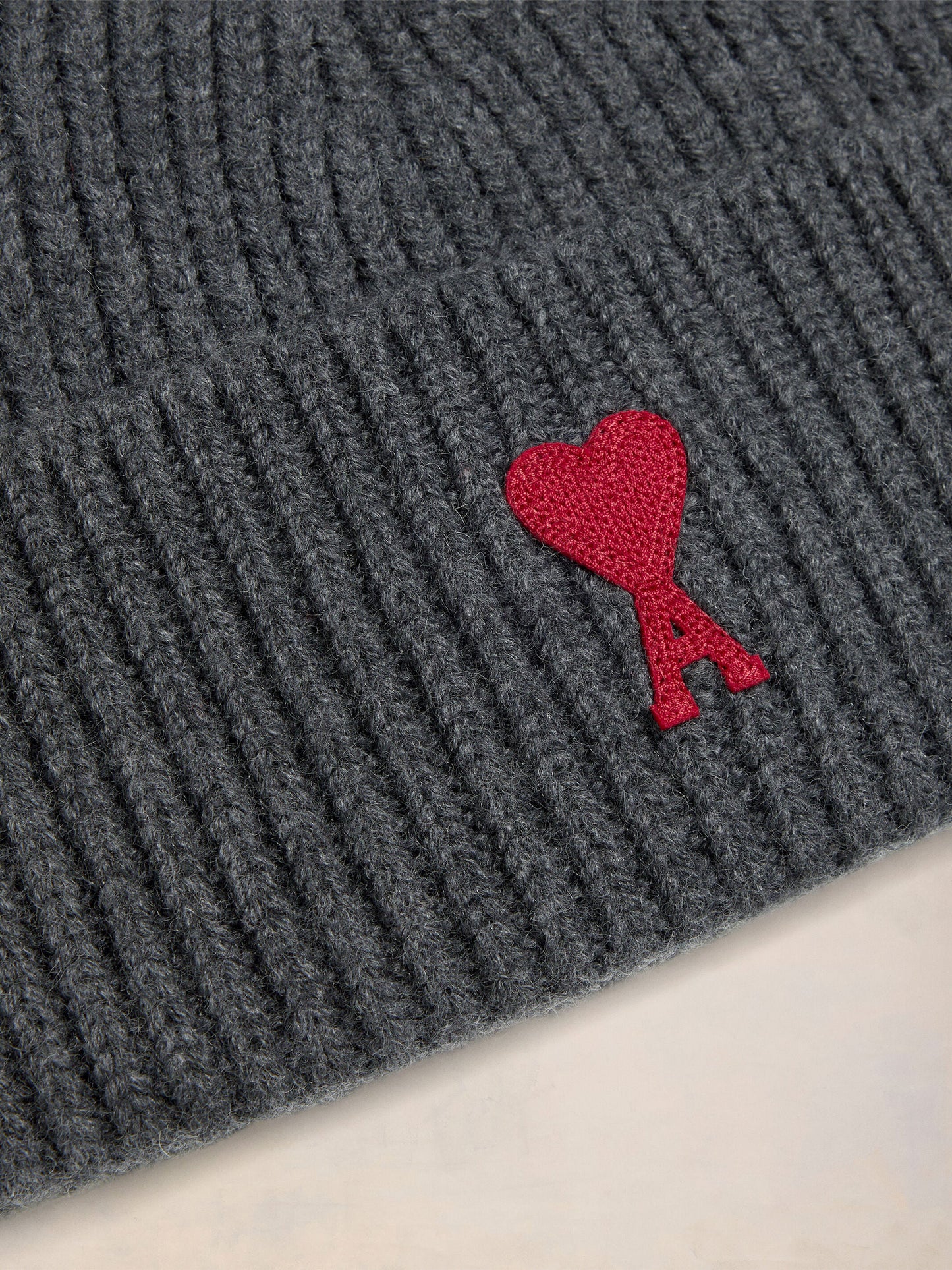 AMI PARIS - Mütze Ami De Coeur mit rotem Logo Grau – Gray