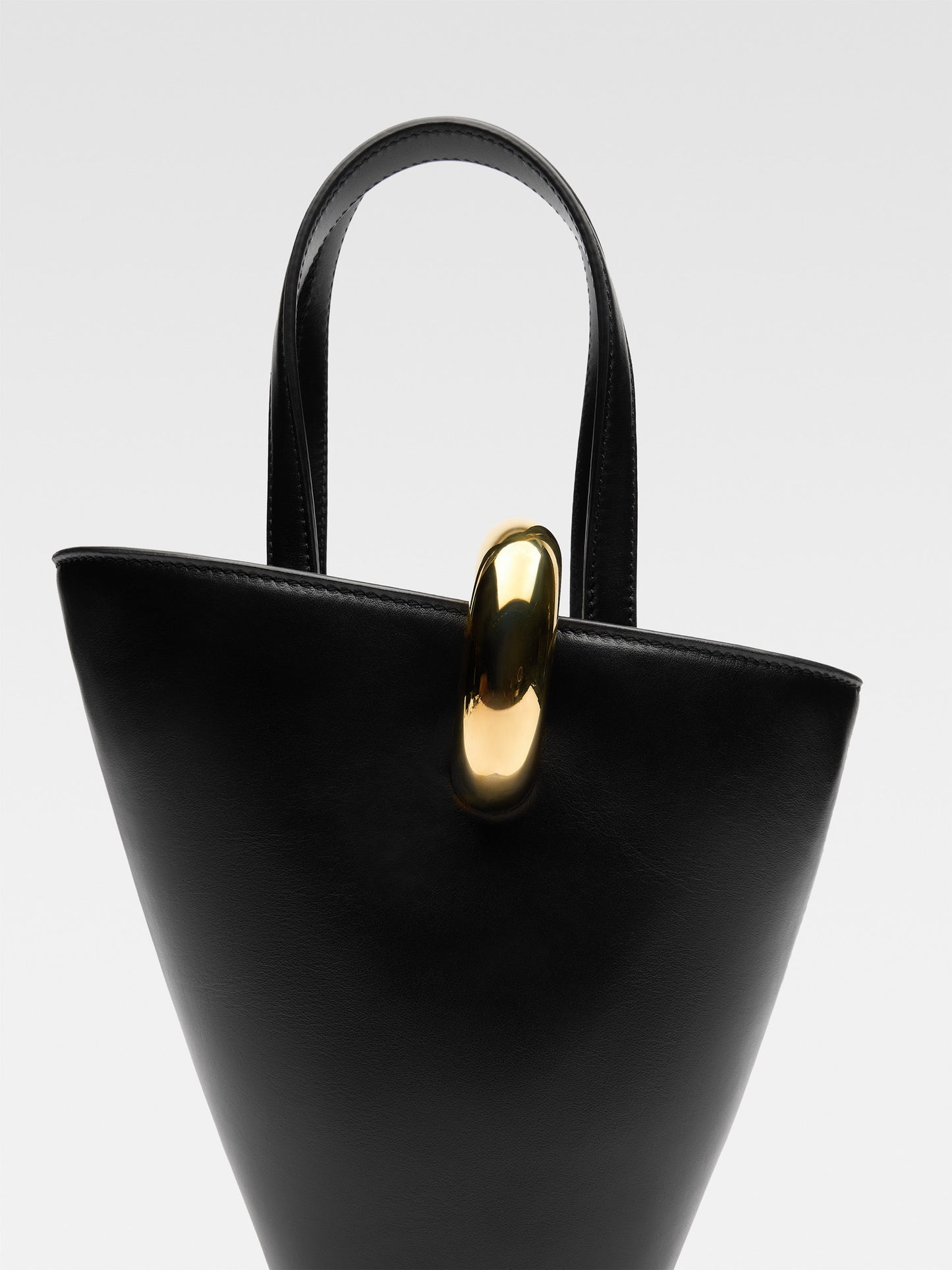 JACQUEMUS - Tasche Le Petit Bambola aus Leder