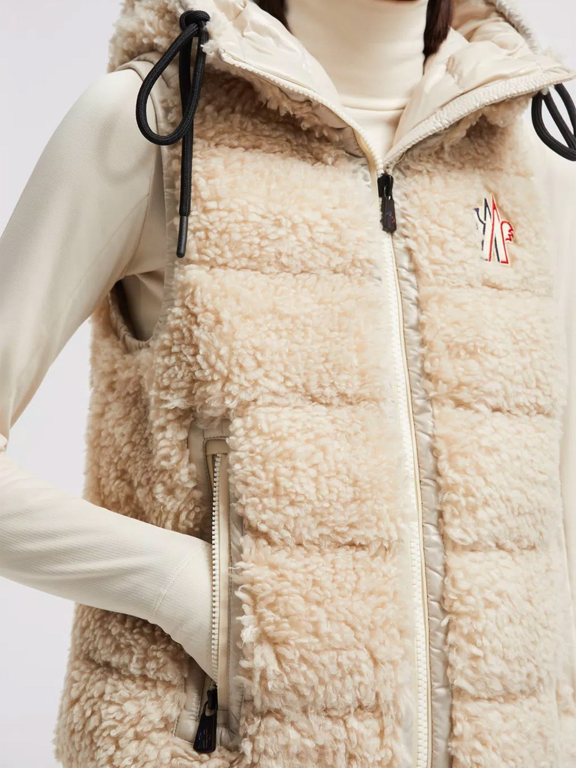 MONCLER GRENOBLE - Daunenweste aus Teddy-Fleece für Damen Hellbeige – Light beige