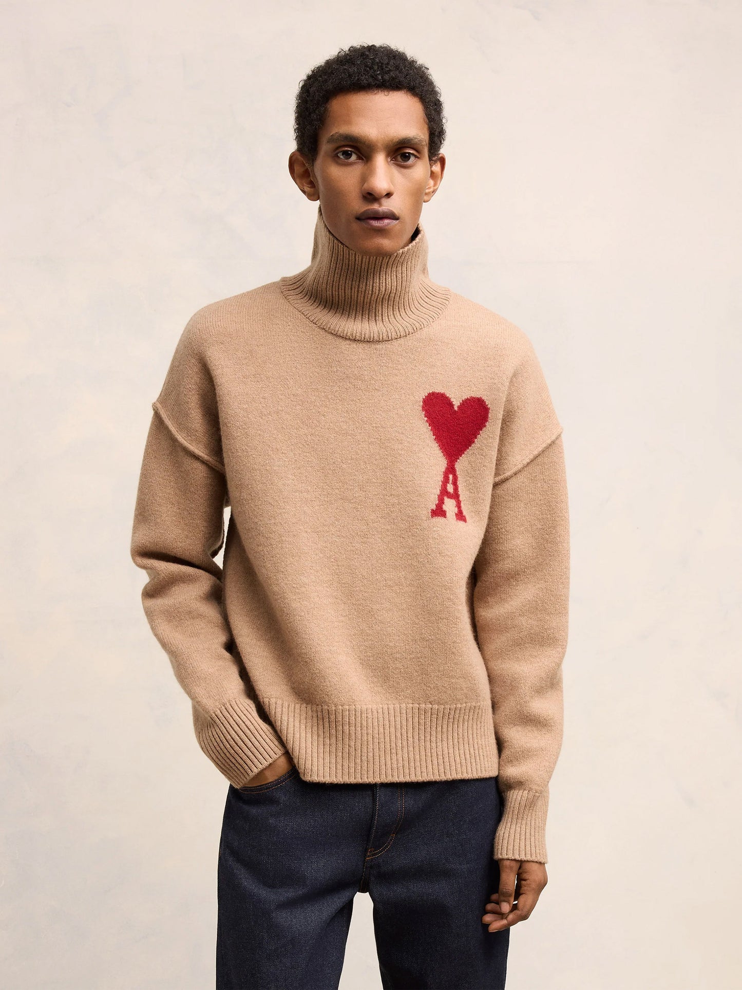 AMI PARIS - Pullover Ami De Coeur mit Stehkragen Camel