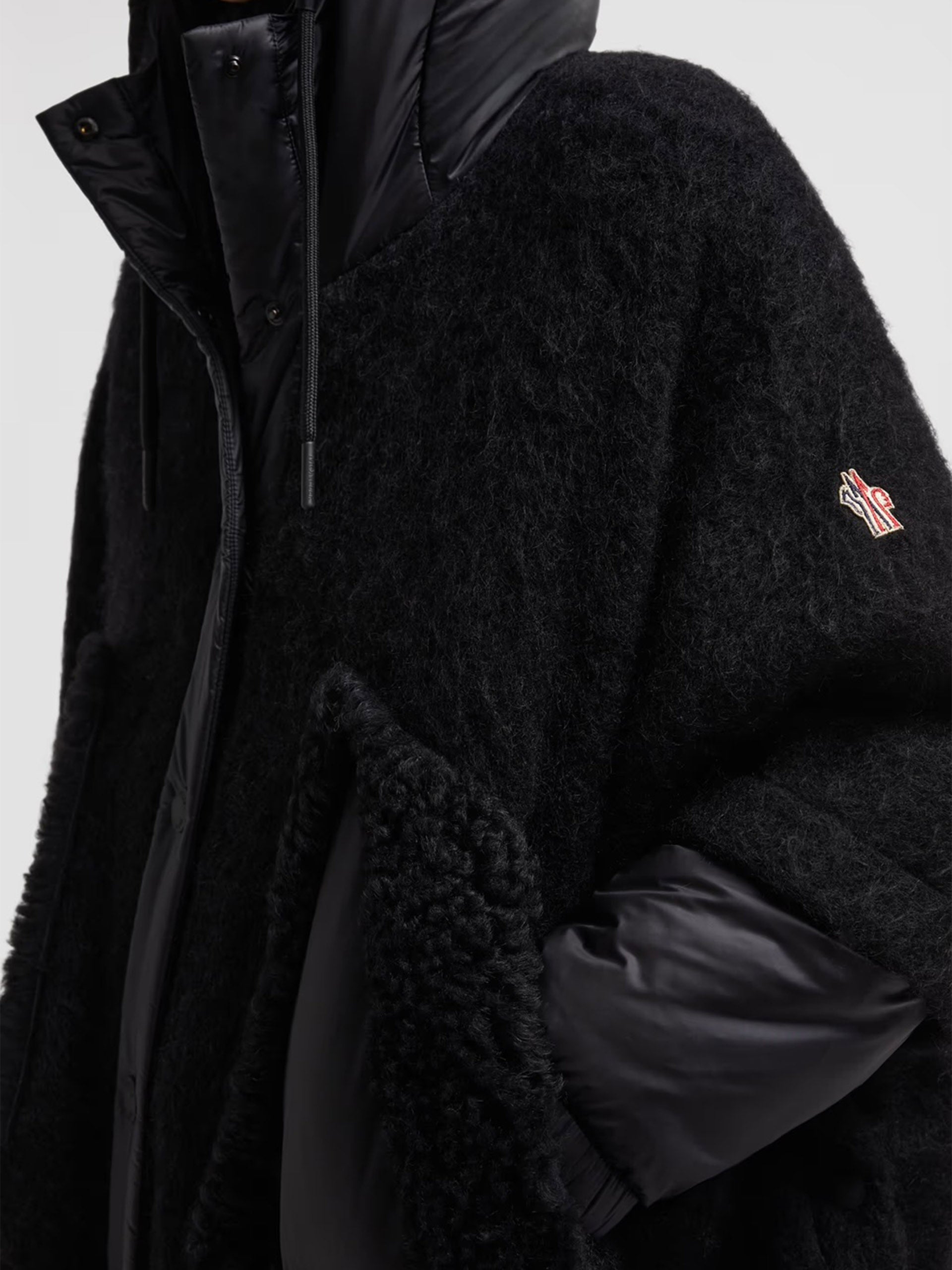 MONCLER GRENOBLE - Daunen-Cape mit Shearling für Damen