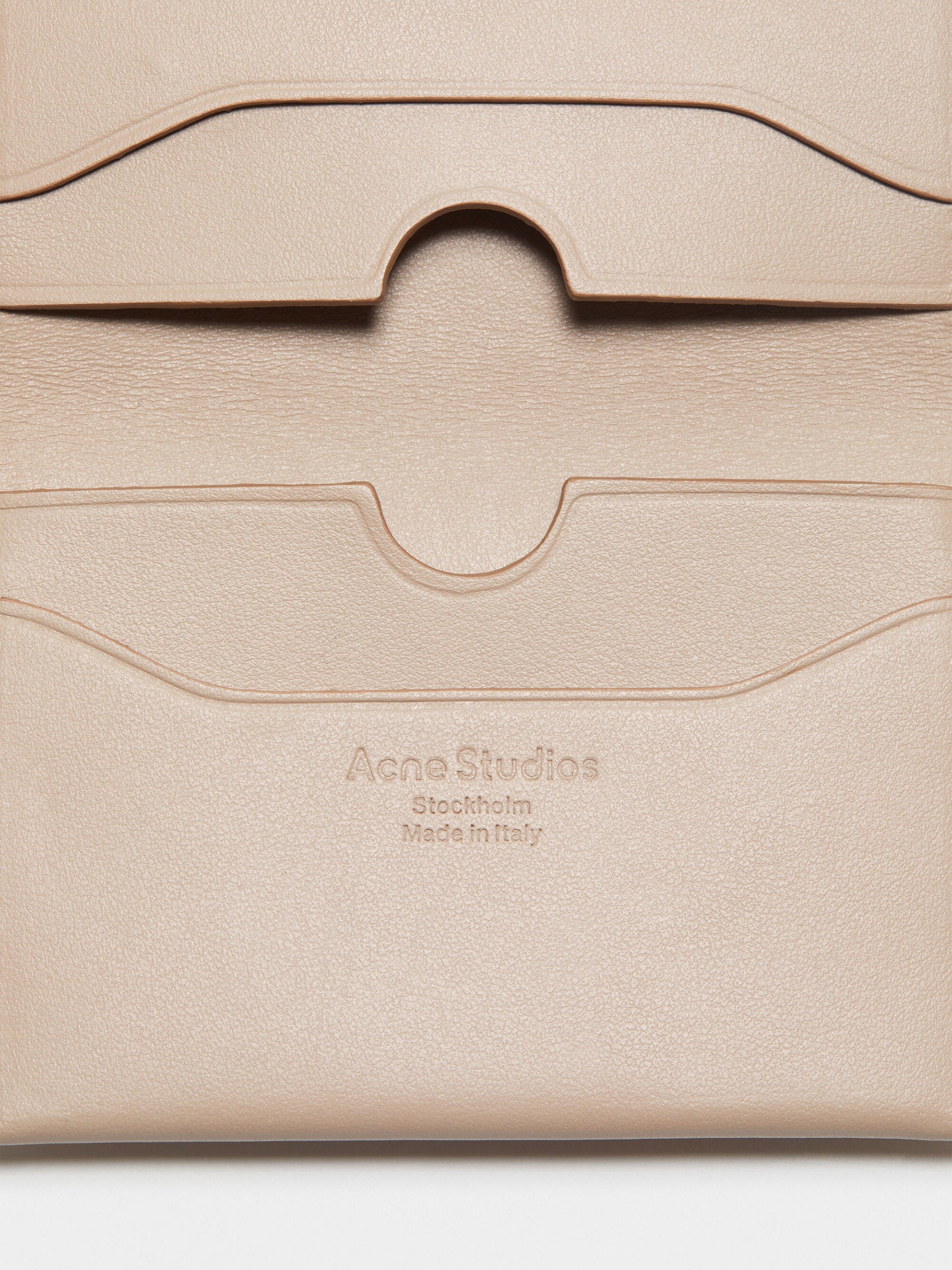 ACNE STUDIOS - Faltbare Geldtasche aus Leder Beige