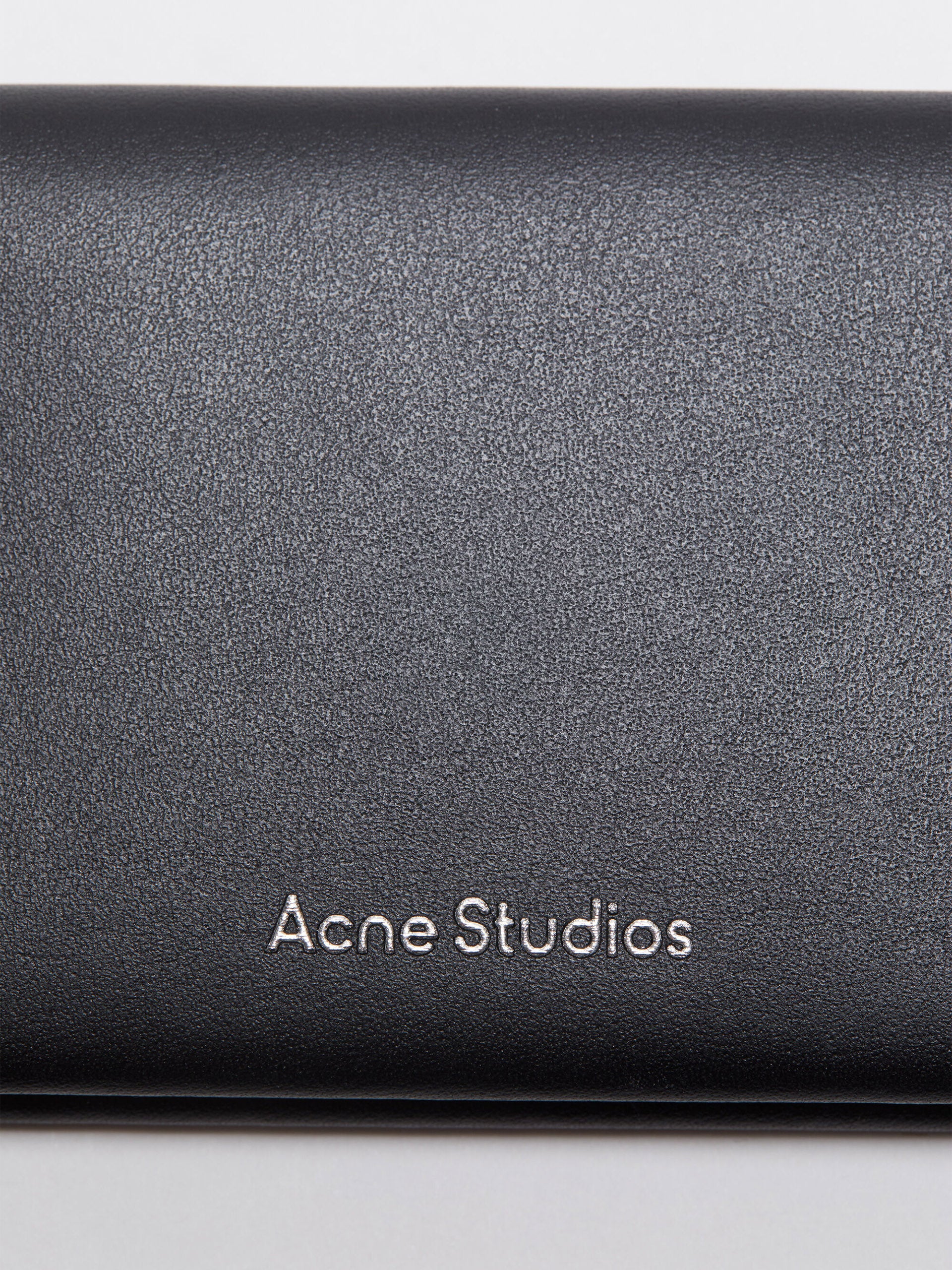 ACNE STUDIOS - Faltbare Geldtasche aus Leder Schwarz - Black