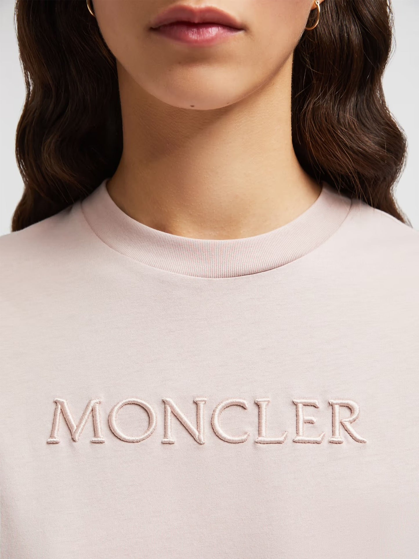 MONCLER - T-Shirt mit Logo-Stickerei für Damen in Rosa - Pink