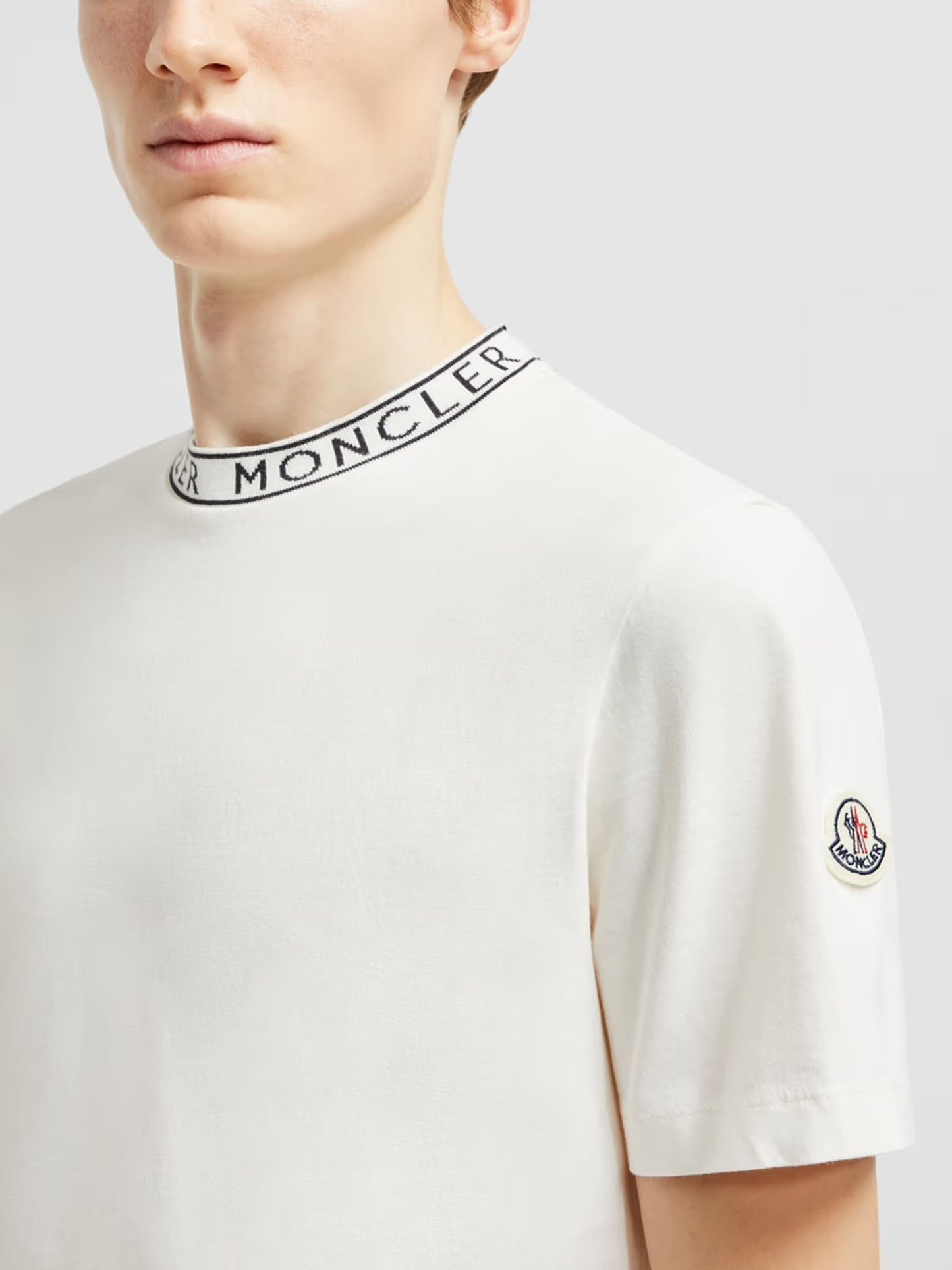 MONCLER - T-Shirt mit Logo-Kragen für Herren in Weiss - White