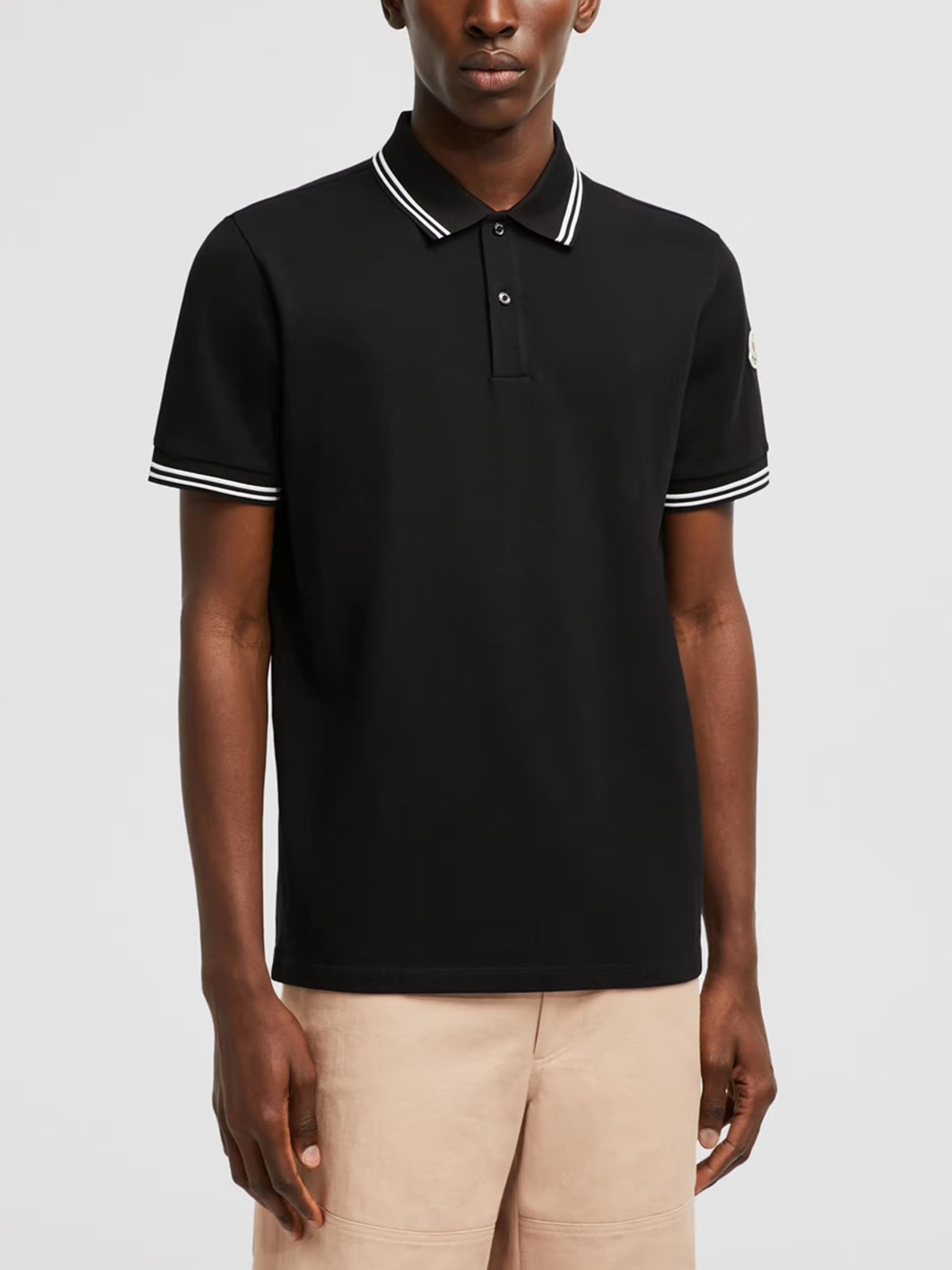 MONCLER - Poloshirt mit Logo-Aufnäher für Herren in Schwarz - Black