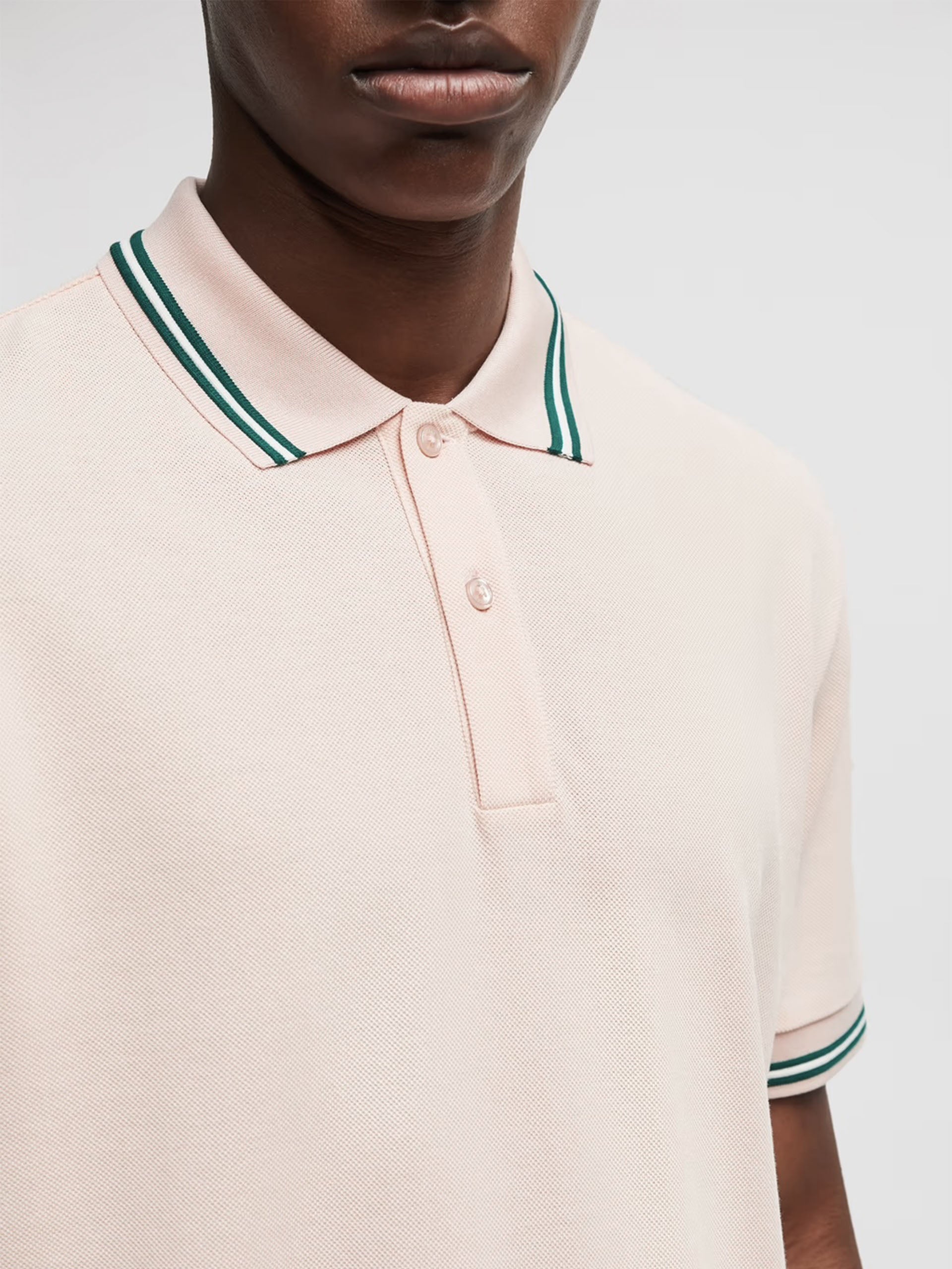 MONCLER - Poloshirt mit Logo-Aufnäher für Herren in Hellrosa - Light pink