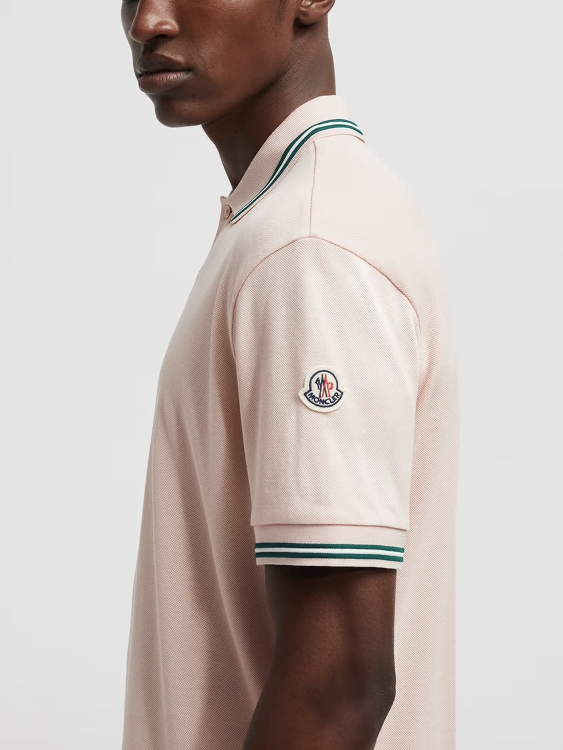 MONCLER - Poloshirt mit Logo-Aufnäher für Herren in Hellrosa - Light pink