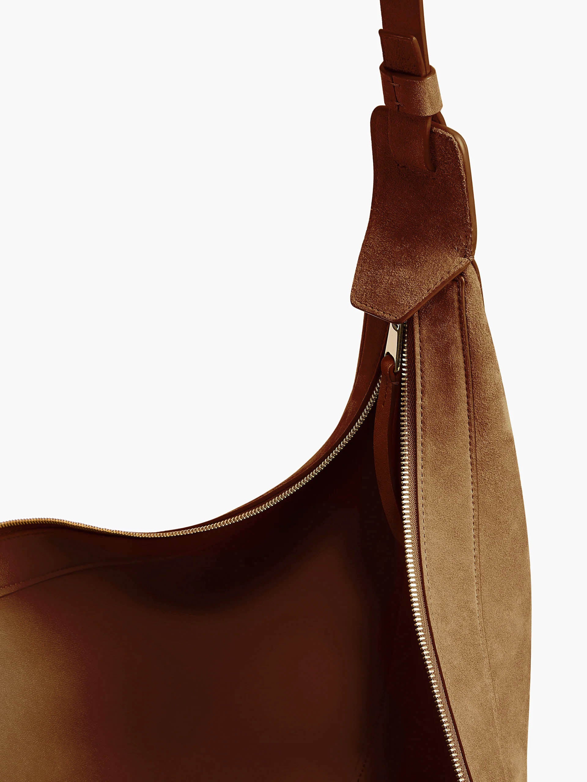 KHAITE - Schultertasche Augustina Hobo für Damen in Mud Suede - Taupe